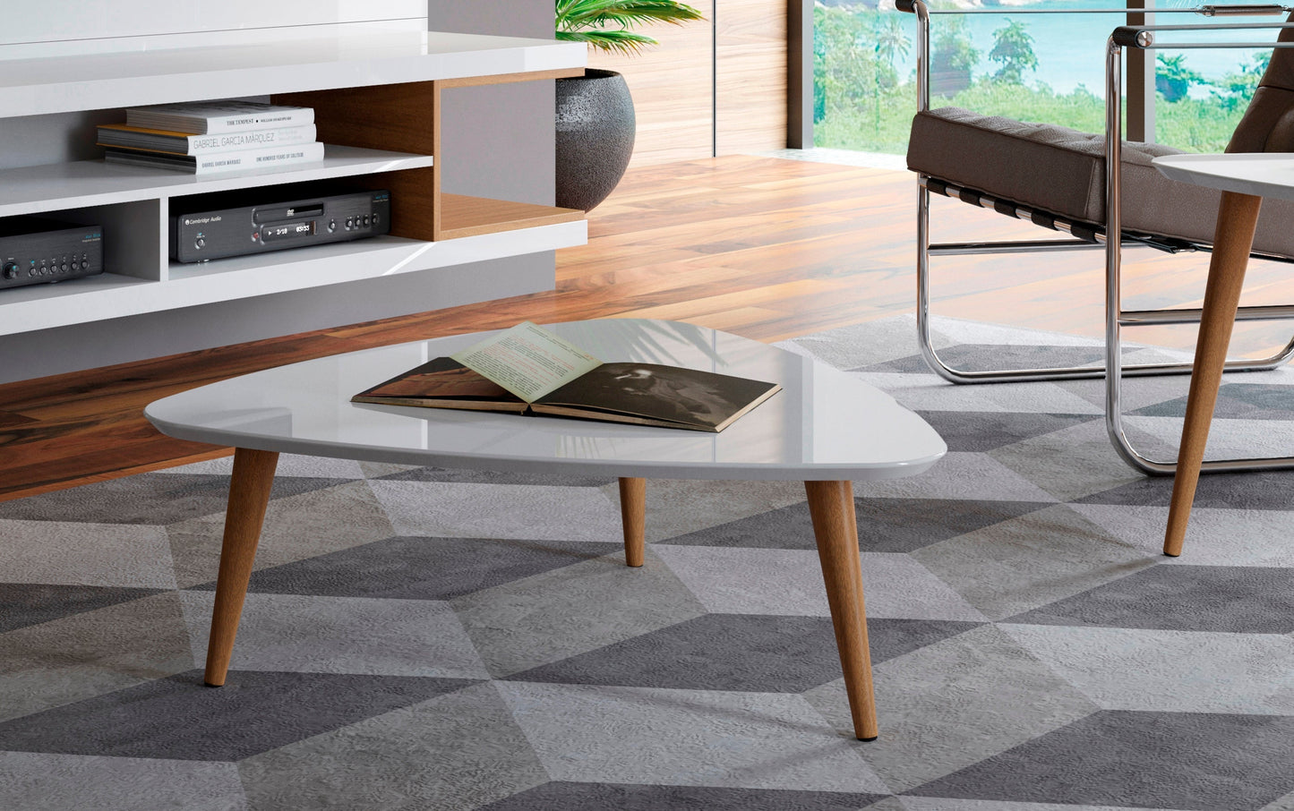 Manhattan Comfort Utopia 17.51" High Triangle Coffee Table with Splayed Legs - White Gloss|Grande table à café triangulaire Utopia de Manhattan Comfort de 17,51 po avec pattes évasées - blanc lustré
