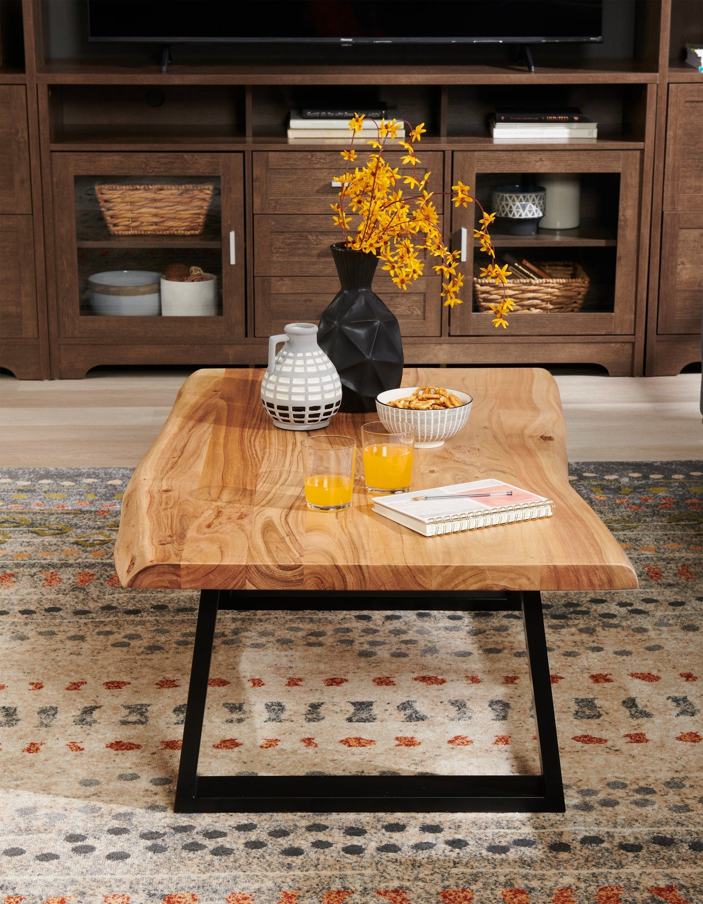 Agra 45" Rustic Coffee Table - Brown and Black with Iron Legs|Table à café rustique Agra de 45 po - brune et noire avec pattes en fer