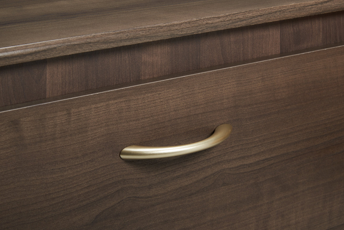 Aida Bedroom 6-Drawer Dresser, 49.5"W x 29.8"H, Made in Canada - Brown | Commode Aida de 49,5 po (L) x 29,8 po (H) à 6 tiroirs pour la chambre à coucher, fabriquée au Canada - brune