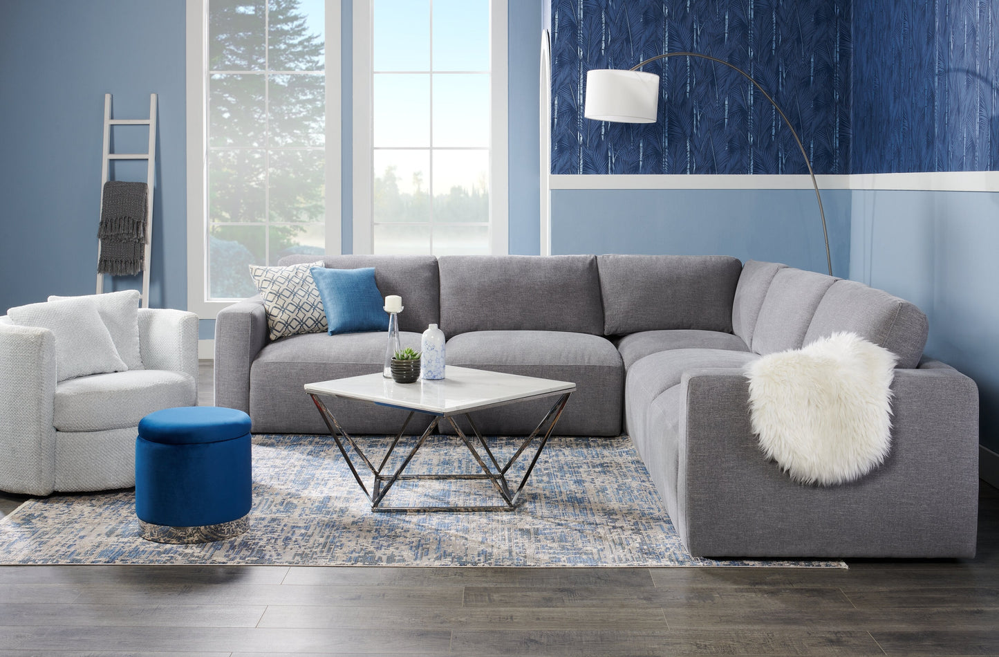 Amanda 31.5" Modern Square Coffee Table - White Marble Top with Chrome Metal Base|Table à café carrée moderne Amanda de 31,5 po - dessus en marbre blanc avec base en métal chromé