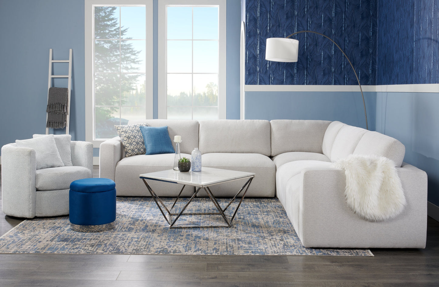 Amanda 31.5" Modern Square Coffee Table - White Marble Top with Chrome Metal Base|Table à café carrée moderne Amanda de 31,5 po - dessus en marbre blanc avec base en métal chromé