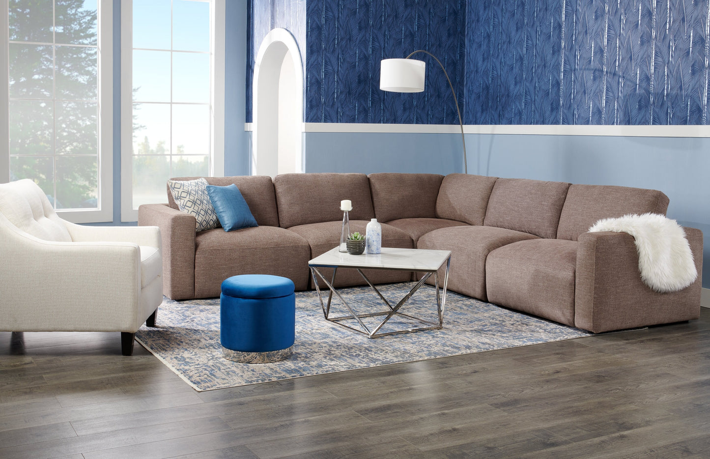 Amanda 31.5" Modern Square Coffee Table - White Marble Top with Chrome Metal Base|Table à café carrée moderne Amanda de 31,5 po - dessus en marbre blanc avec base en métal chromé