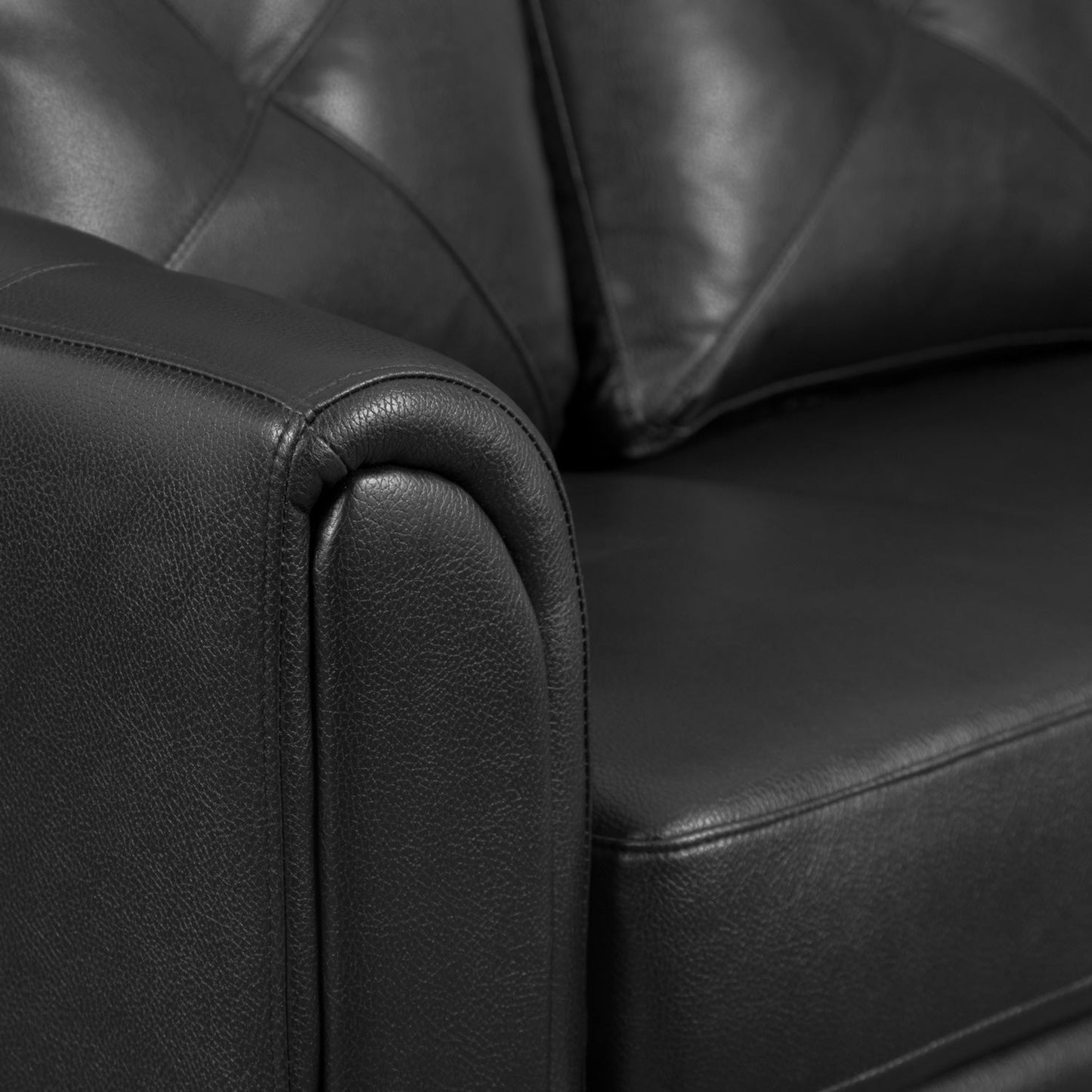 Andi 84" Leather-Look Fabric Sofa with Button Tufting - Black | Sofa Andi de 84 po en tissu d’apparence cuir avec capitonnage - noir