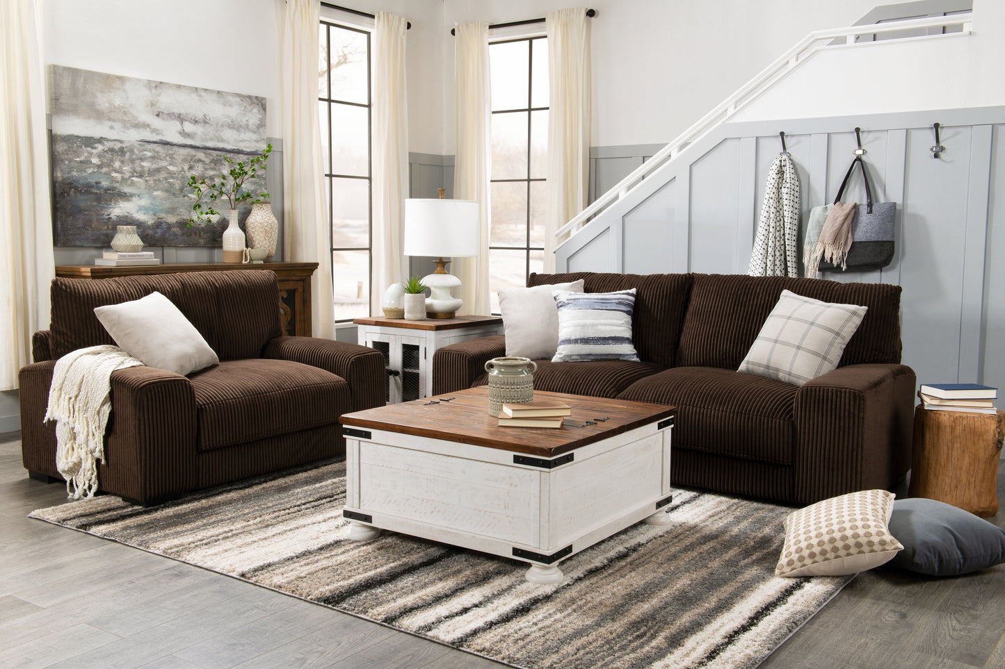 Benjy 36" Rustic Coffee Table Trunk with Storage - Two Tone Wood|Table à café coffre rustique Benjy de 36 po avec rangement - bois deux teintes