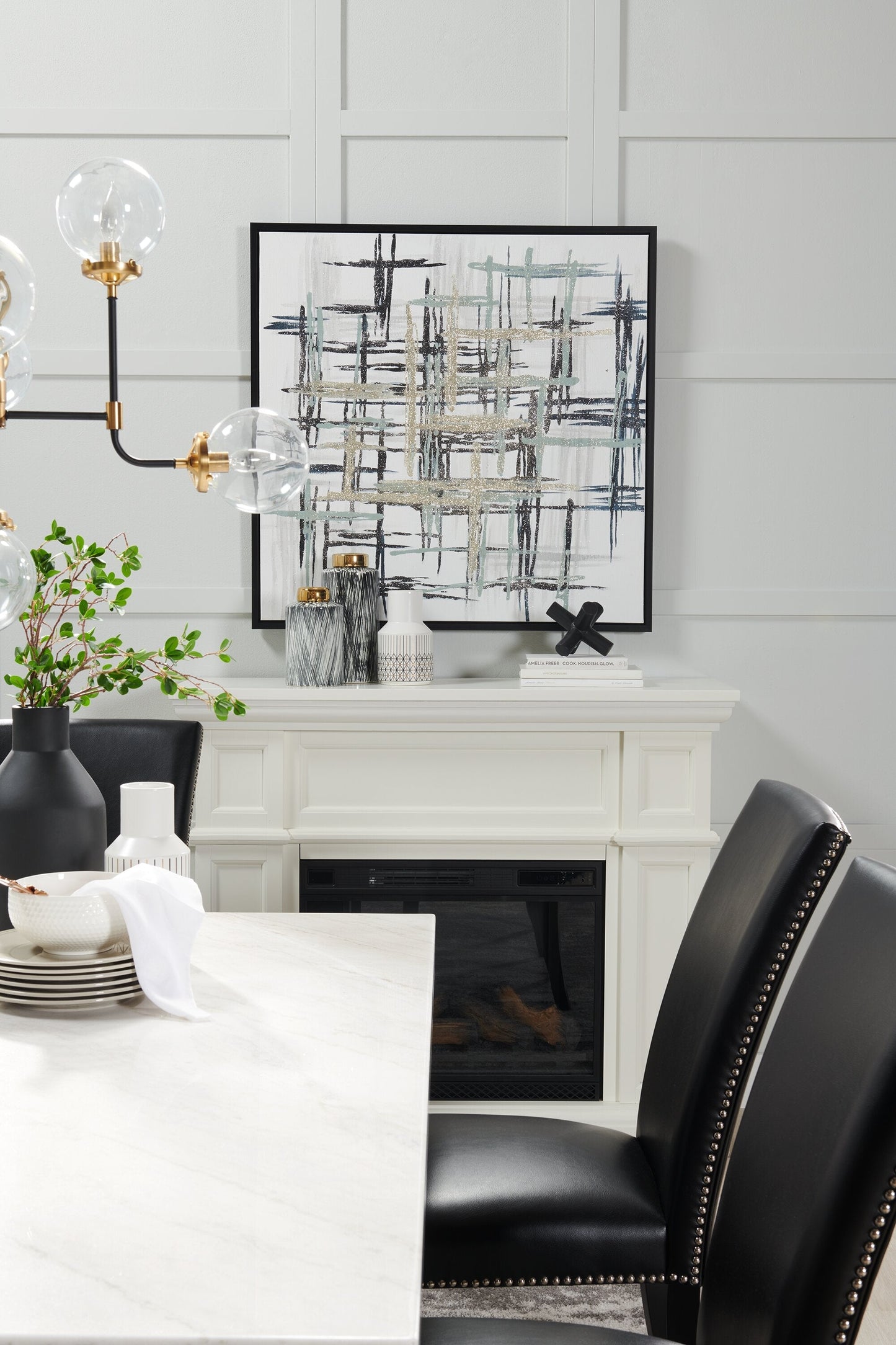 Cami Dining Chair with Vegan-Leather Fabric - Black | Chaise de salle à manger Cami en tissu en similicuir - noire