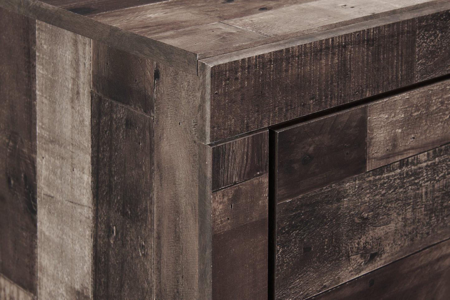 Derekson Bedroom 6-Drawer Dresser, 58.7"W x 36.4"H - Grey | Commode Derekson de 58,7 po (L) x 36,4 po (H) à 6 tiroirs pour la chambre à coucher - grise