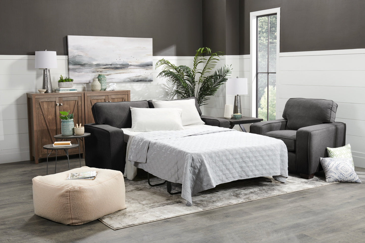 Made in Canada Fiona 58" Chenille Fabric Twin-Size Sofa Bed with Track Arms - Grey | Sofa-lit simple Fiona de 58 po fabriqué au Canada en tissu de chenille avec accoudoirs rectilignes - gris
