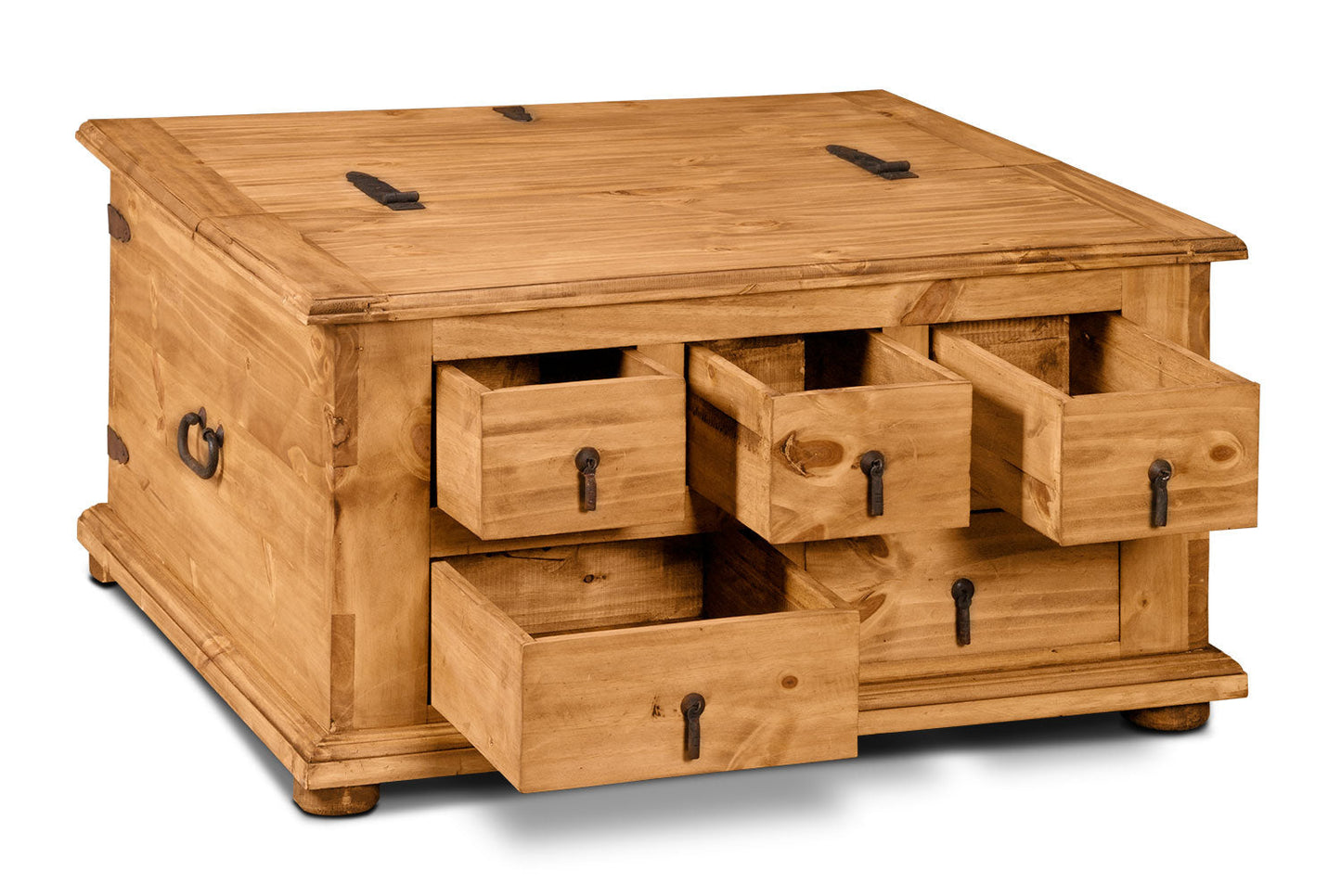 Santa Fe Rustico 35.5" Rustic Square Coffee Table with Storage - Natural Pine with Trunk Style|Table à café carrée rustique Santa Fe Rustico de 35,5 po avec rangement - pin naturel avec style coffre