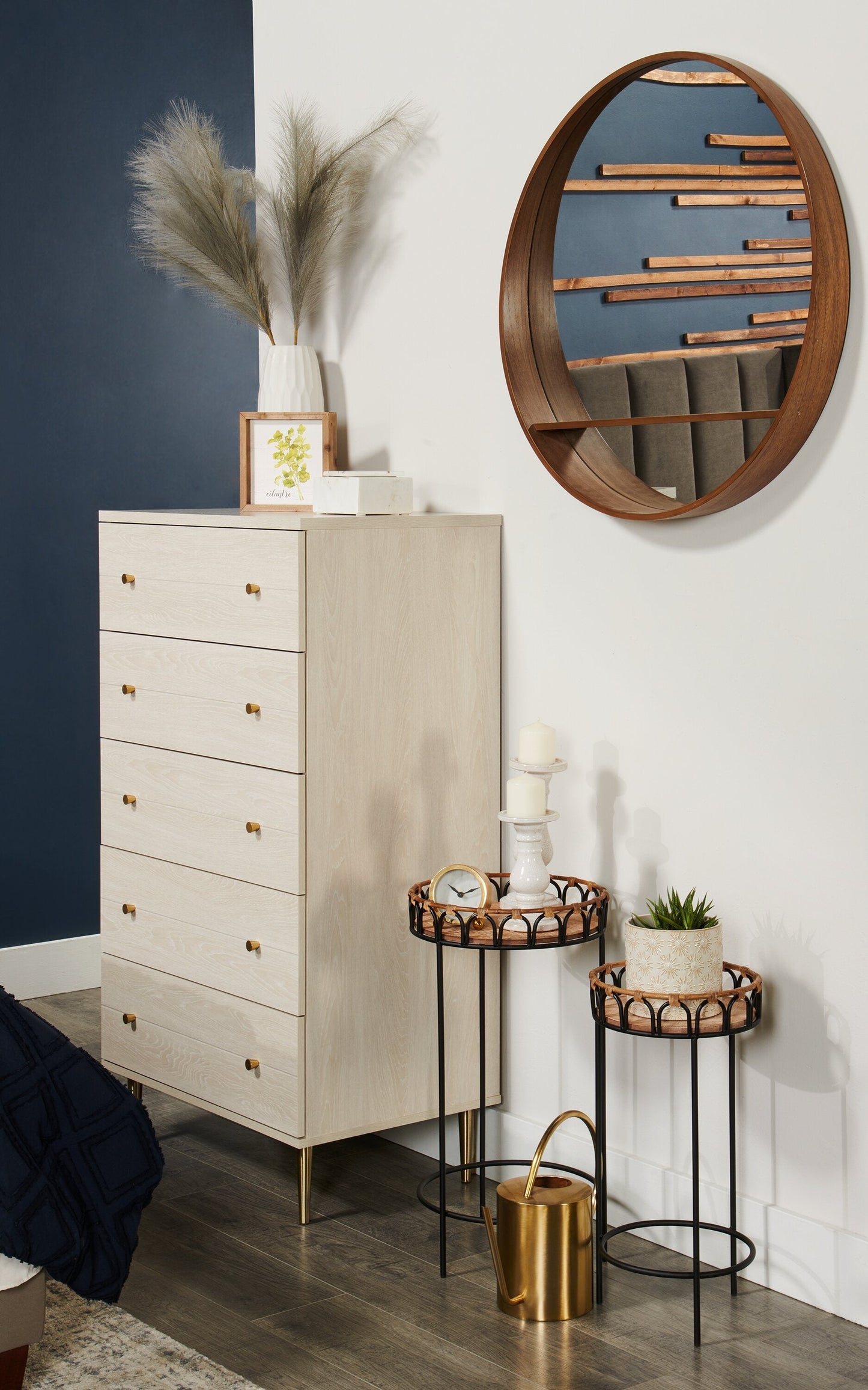 Lake Bedroom Chest of Drawers, 5-Drawer, 29"W x 52"H, Made in Canada, Glam - White | Commode verticale somptueuse Lake de 29 po (L) x 52 po (H) à 5 tiroirs pour la chambre à coucher, fabriquée au Canada - blanche