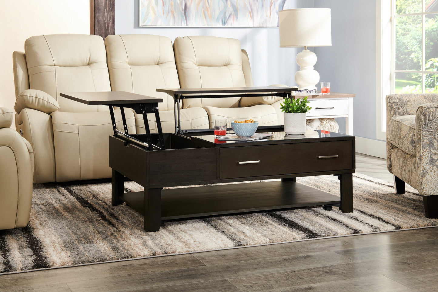 Landon 48" Modern Lift Top Coffee Table With Storage, Shelf and Casters - Dark Brown |Table à café moderne Landon de 48 po avec dessus relevable, rangement, tablette et roulettes - brun foncé