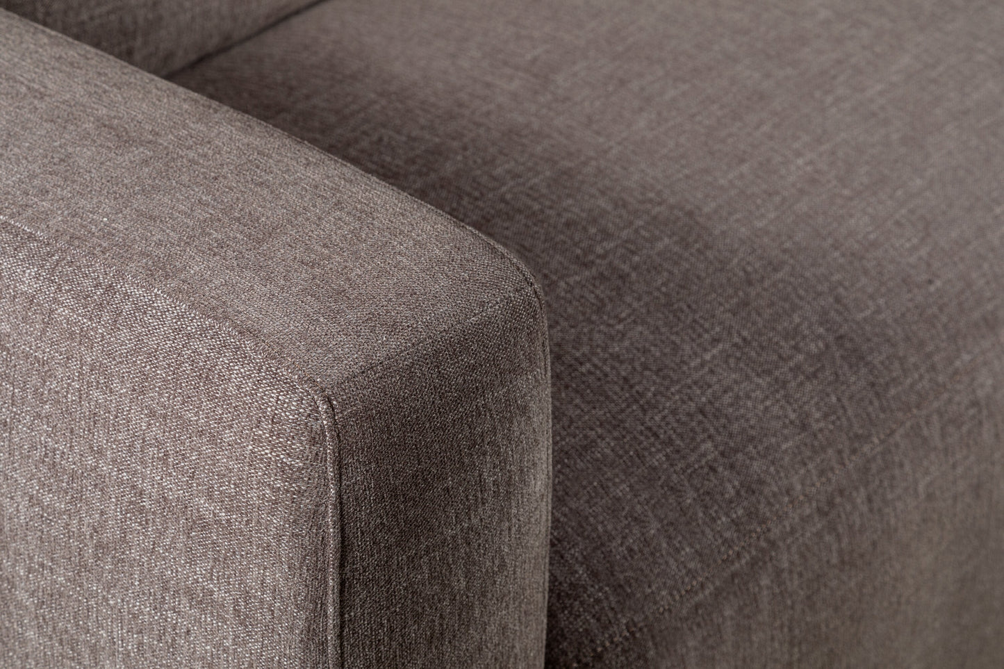 Kort & Co. Lotus 89" Chenille Fabric Sofa with Feather Down Cushions - Coffee Brown | Sofa Lotus de Kort & Co. de 89 po en tissu de chenille avec coussins en duvet et plumes - brun café