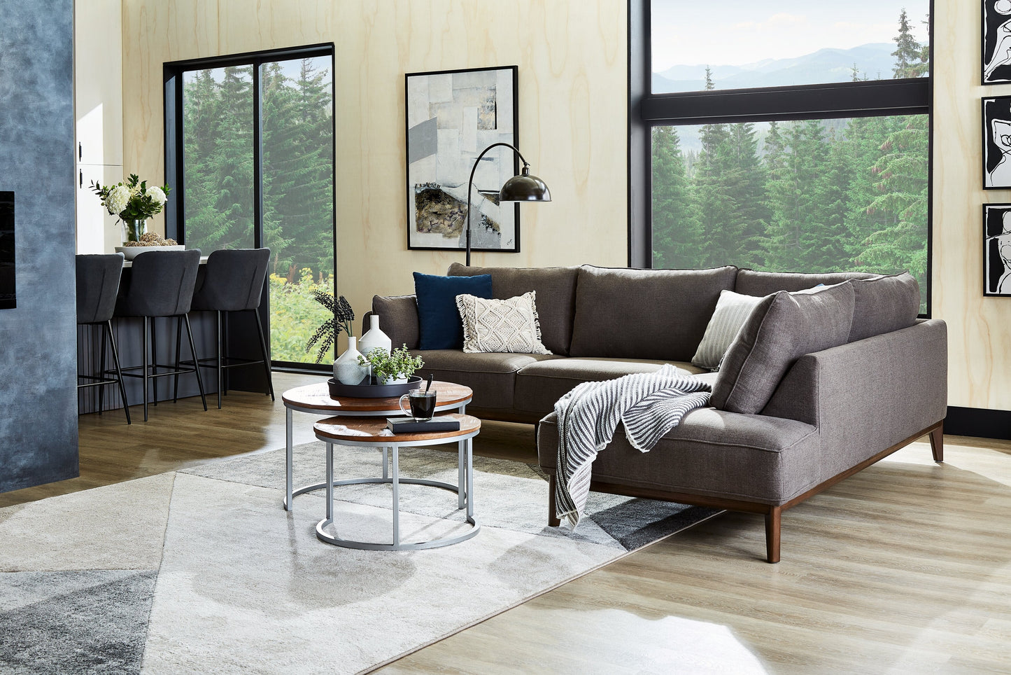 Veranasi 30" Rustic Round Nesting Coffee Tables - Washed Light Brown Wood Top and Iron Legs|Tables à café gigognes rondes rustiques Veranasi de 30 po - dessus en bois brun clair délavé et pattes en fer