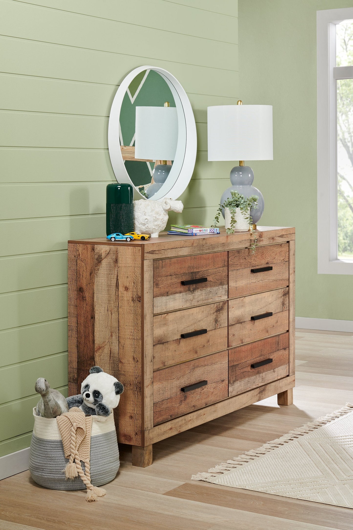 Mojave Bedroom 6-Drawer Dresser, 57.4"W x 37.8"H, Rustic - Natural Brown | Commode rustique Mojave de 57,4 po (L) x 37,8 po (H) à 6 tiroirs pour la chambre à coucher - brun naturel