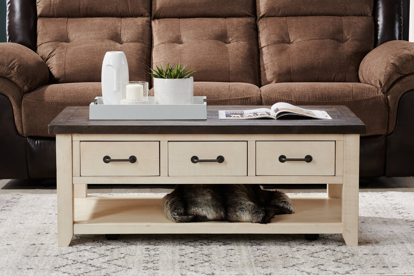 Morgan 48" Rustic Coffee Table With Storage, Shelf and Casters - White with Reclaimed Wood|Table à café rustique Morgan de 48 po avec rangement, tablette et roulettes - blanche avec bois recyclé