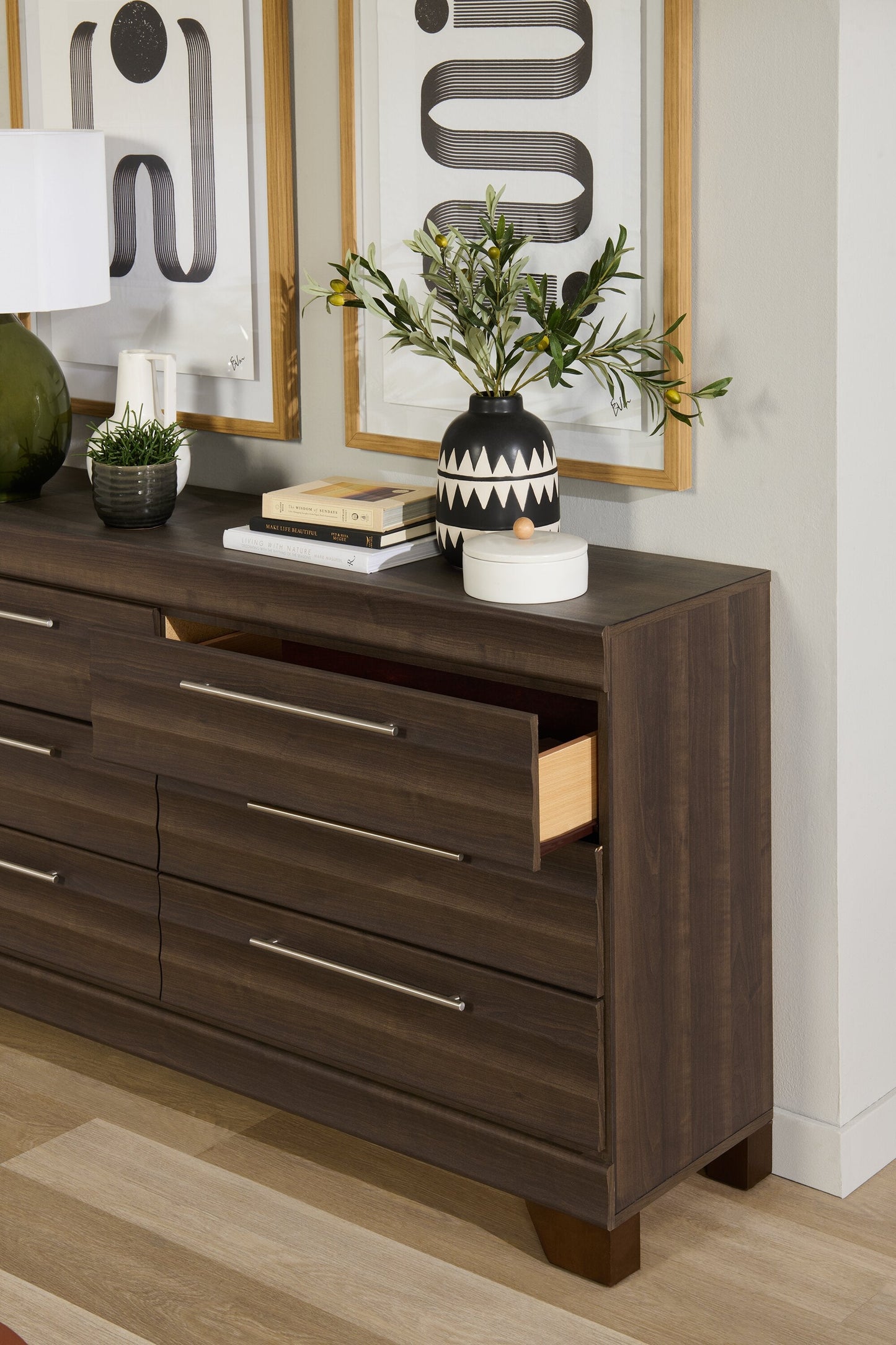 Olivia Bedroom 6-Drawer Dresser, 61.3"W x 32.8"H, Made in Canada - Grey | Commode Olivia de 61,3 po (L) x 32,8 po (H) à 6 tiroirs pour la chambre à coucher, fabriquée au Canada - grise