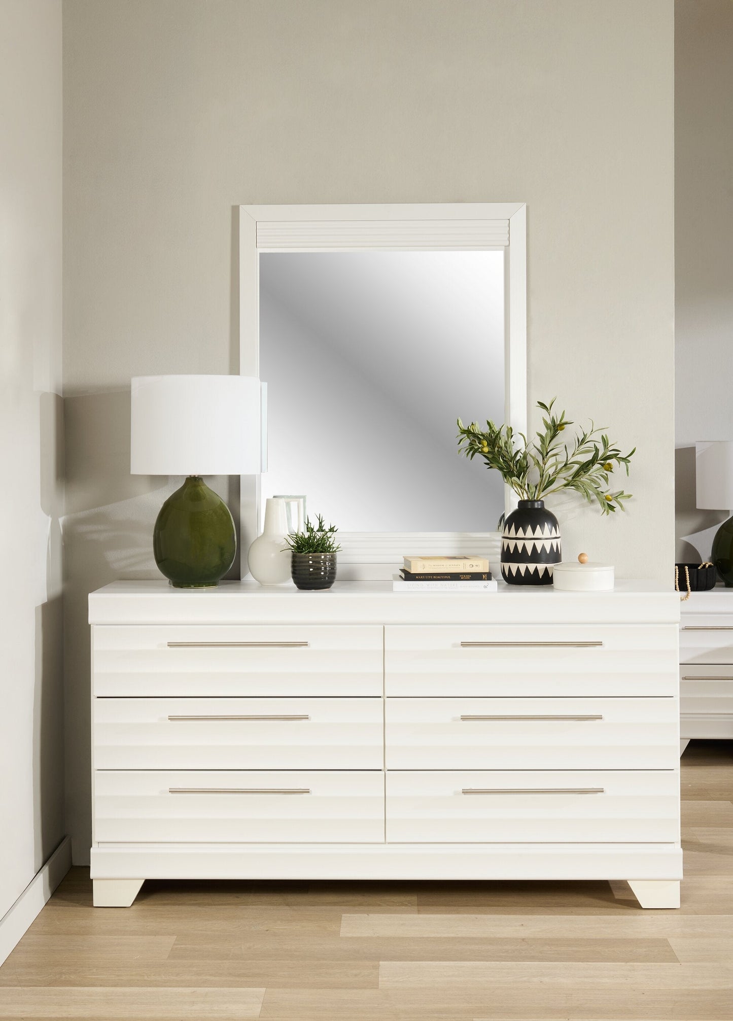 Olivia Bedroom 6-Drawer Dresser, 61.3"W x 32.8"H, Made in Canada - White | Commode Olivia de 61,3 po (L) x 32,8 po (H) à 6 tiroirs pour la chambre à coucher, fabriquée au Canada - blanche