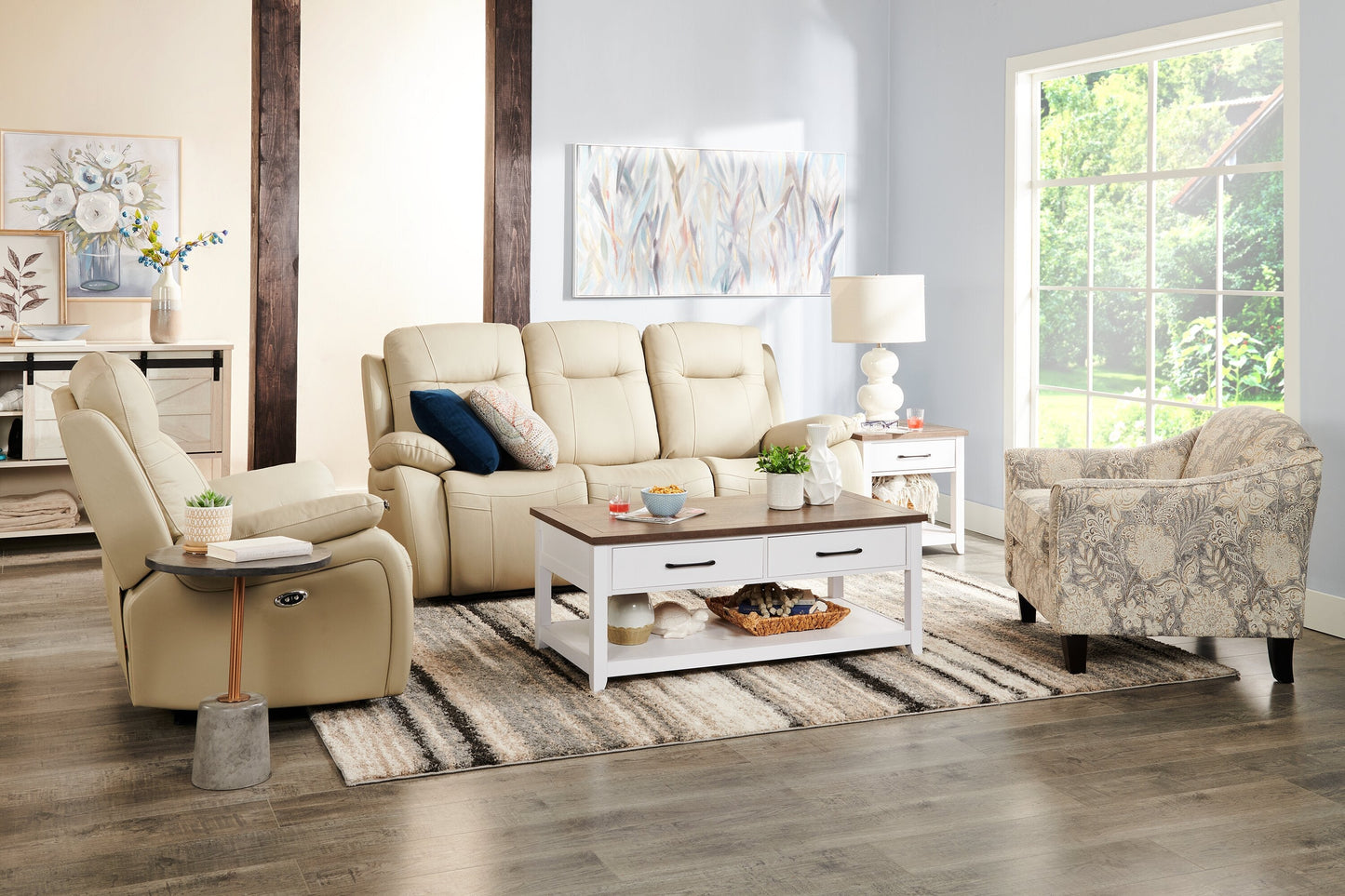 Kort & Co. Logan 23.25" Traditional Coffee Table with Storage and Shelf - White and Walnut Oak |Table à café traditionnelle Logan de Kort & Co. de 23,25 po avec rangement et tablette - blanche et chêne noyer
