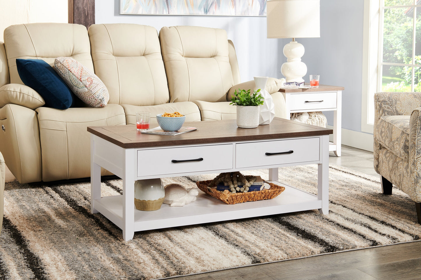 Kort & Co. Logan 23.25" Traditional Coffee Table with Storage and Shelf - White and Walnut Oak |Table à café traditionnelle Logan de Kort & Co. de 23,25 po avec rangement et tablette - blanche et chêne noyer