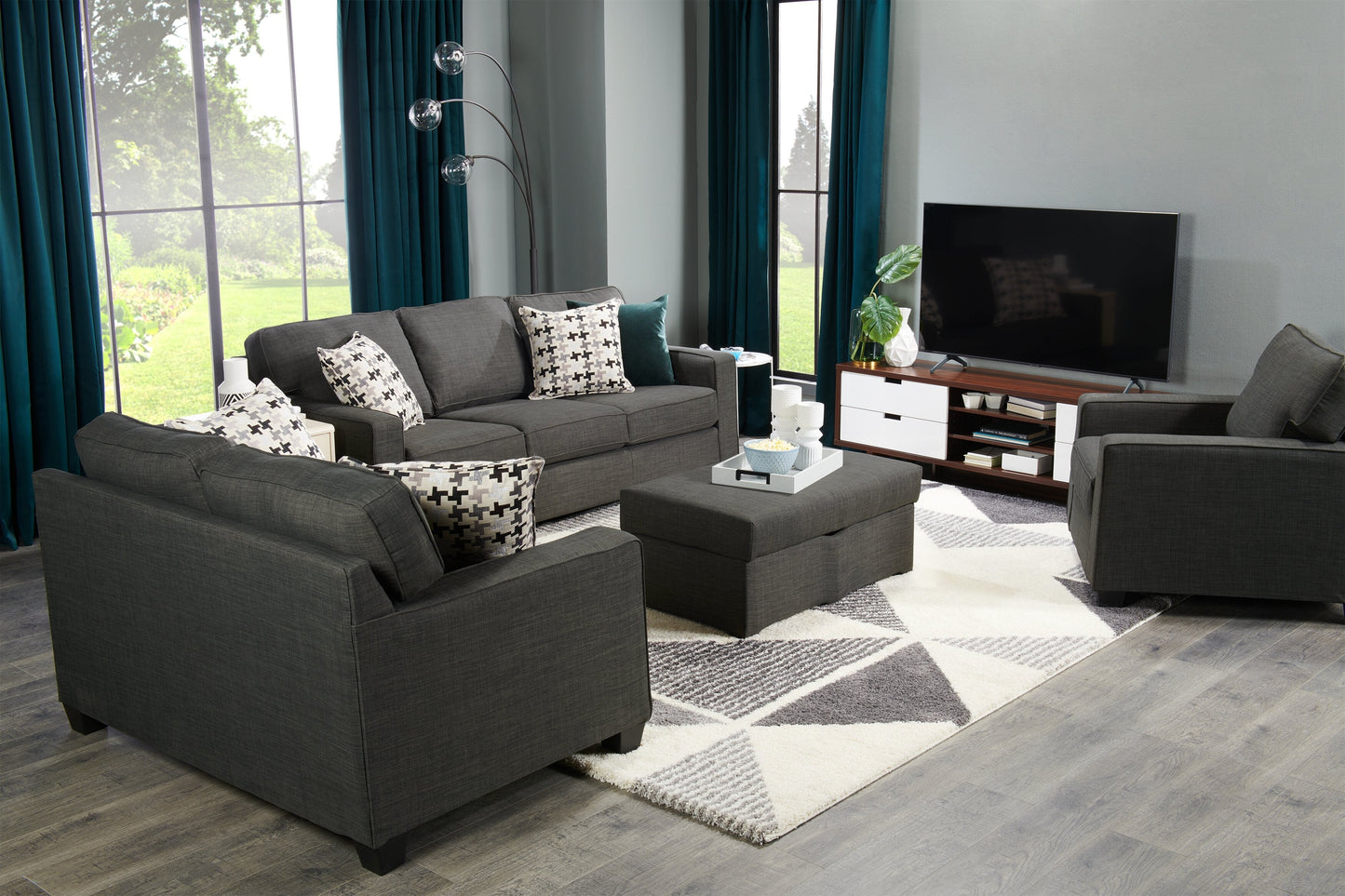 Made in Canada Sawyer 83" Linen-Look Fabric Sofa with Reversible Cushions and Accent Pillows - Charcoal Grey | Sofa Sawyer de 83 po fabriqué au Canada en tissu d’apparence lin avec coussins réversibles et coussins décoratifs - gris anthracite