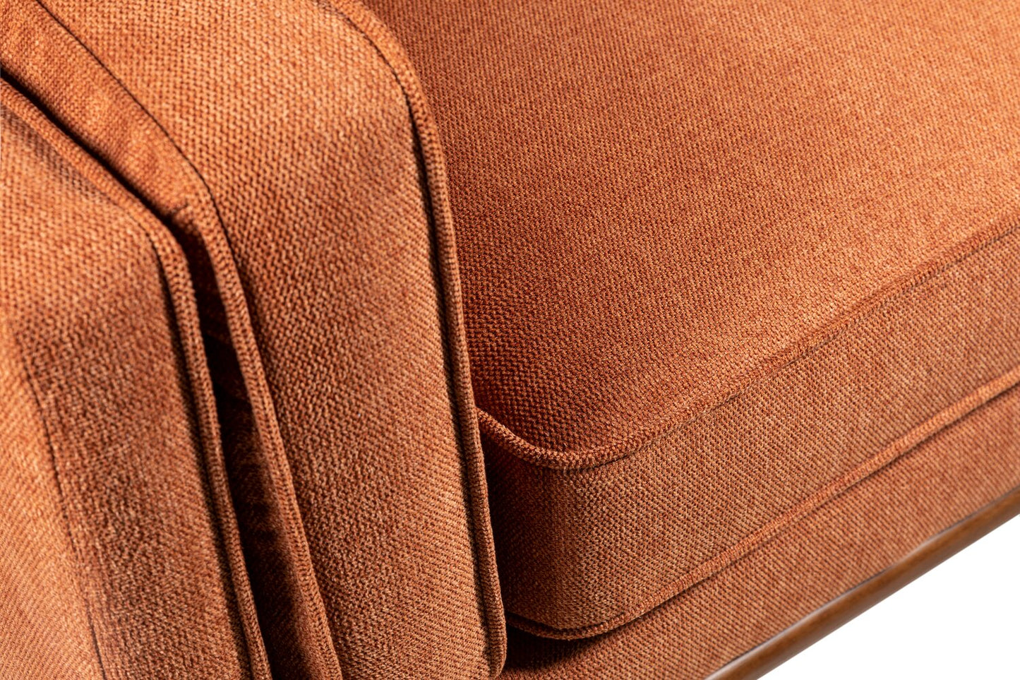 Kort & Co. Kassia 90.6" Linen-Look Fabric Sofa with Wood Base and Legs - Orange | Sofa Kassia de Kort & Co. de 90,6 po en tissu d’apparence lin avec base et pattes en bois - orange