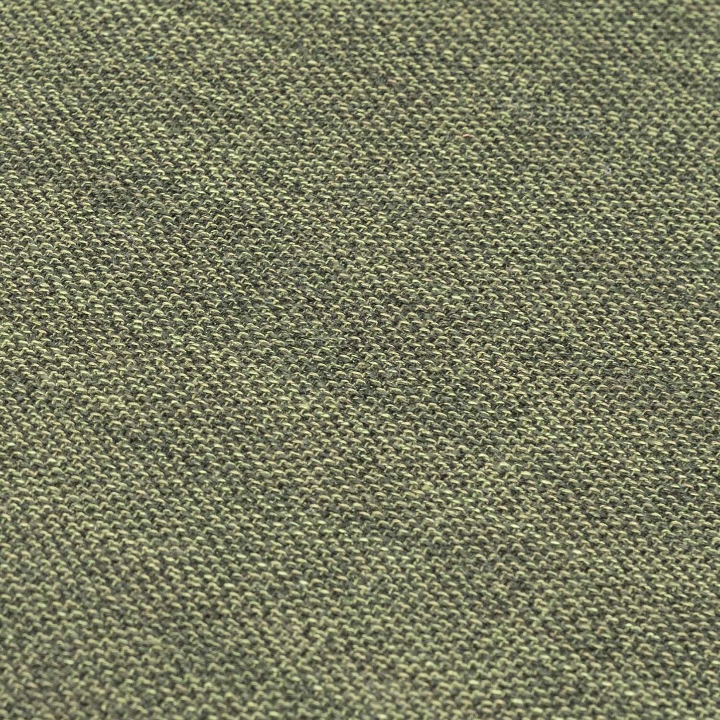 Kort & Co. Freeman 88" Linen-Look Fabric Sofa with Wood Base and Tufted Back Cushions - Avocado Green | Sofa Freeman Kort & Co. de 88 po en tissu d’apparence lin avec pattes en bois et coussins de dossier capitonnés - vert avocat