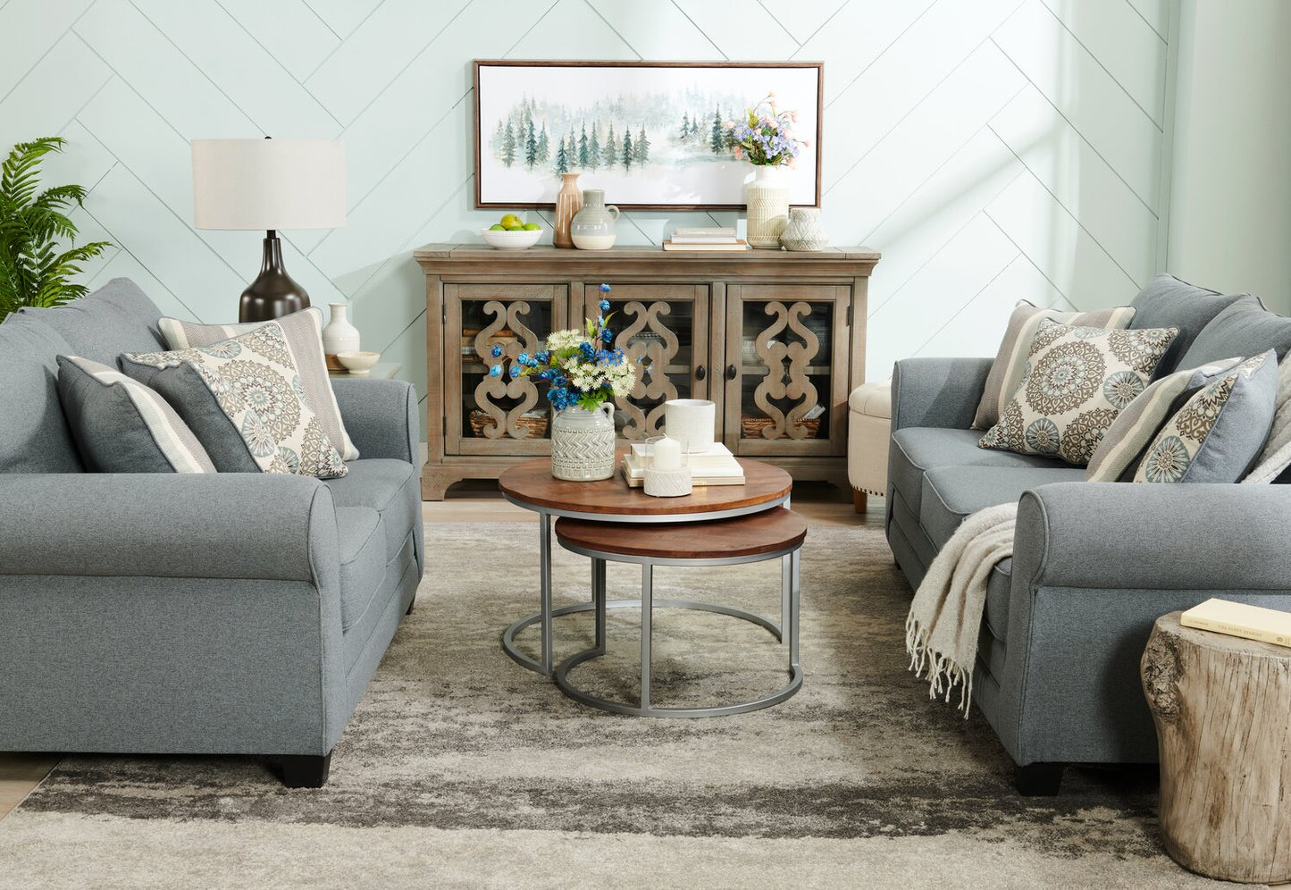 Made in Canada Tula 88" Fabric Sofa with Rolled Arms and Accent Pillows - Steel Grey | Sofa Tula de 88 po fabriqué au Canada en tissu avec accoudoirs enroulés et coussins décoratifs - gris acier