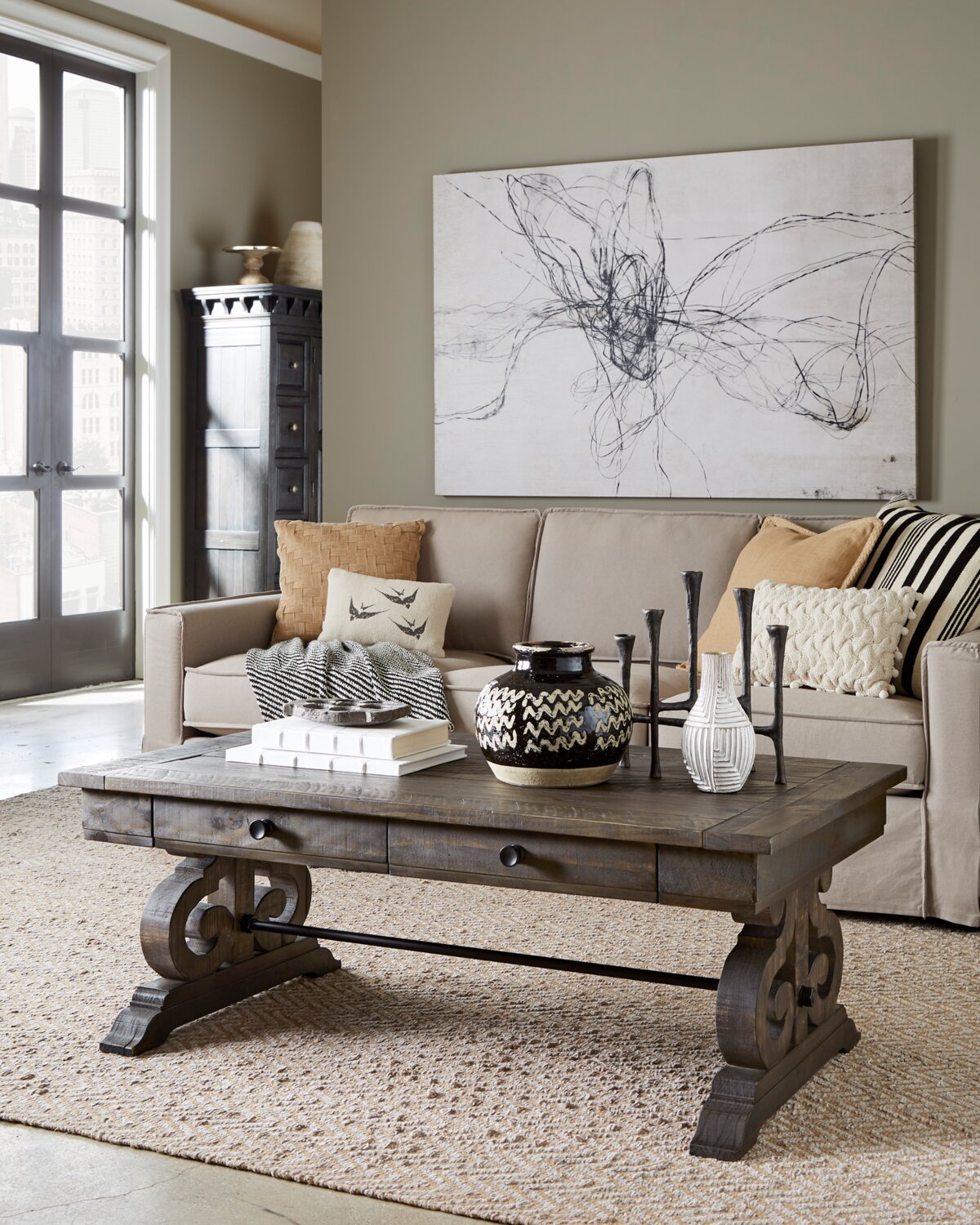 Bellamy 50" Traditional Coffee Table with Storage - Dark Brown Pine with Scroll Design Wood Base|Table à café traditionnelle Bellamy de 50 po avec rangement - pin brun foncé avec base en bois à volutes