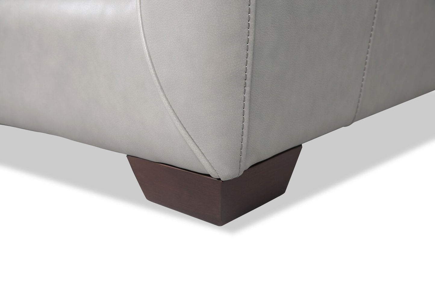 Cindy Crawford Home Royce 84" Genuine Leather Sofa with Removable Cushions and Wood Legs - Dove Grey | Sofa Royce de Cindy Crawford Home de 84 po en cuir véritable avec coussins amovibles et pattes en bois - gris tourterelle