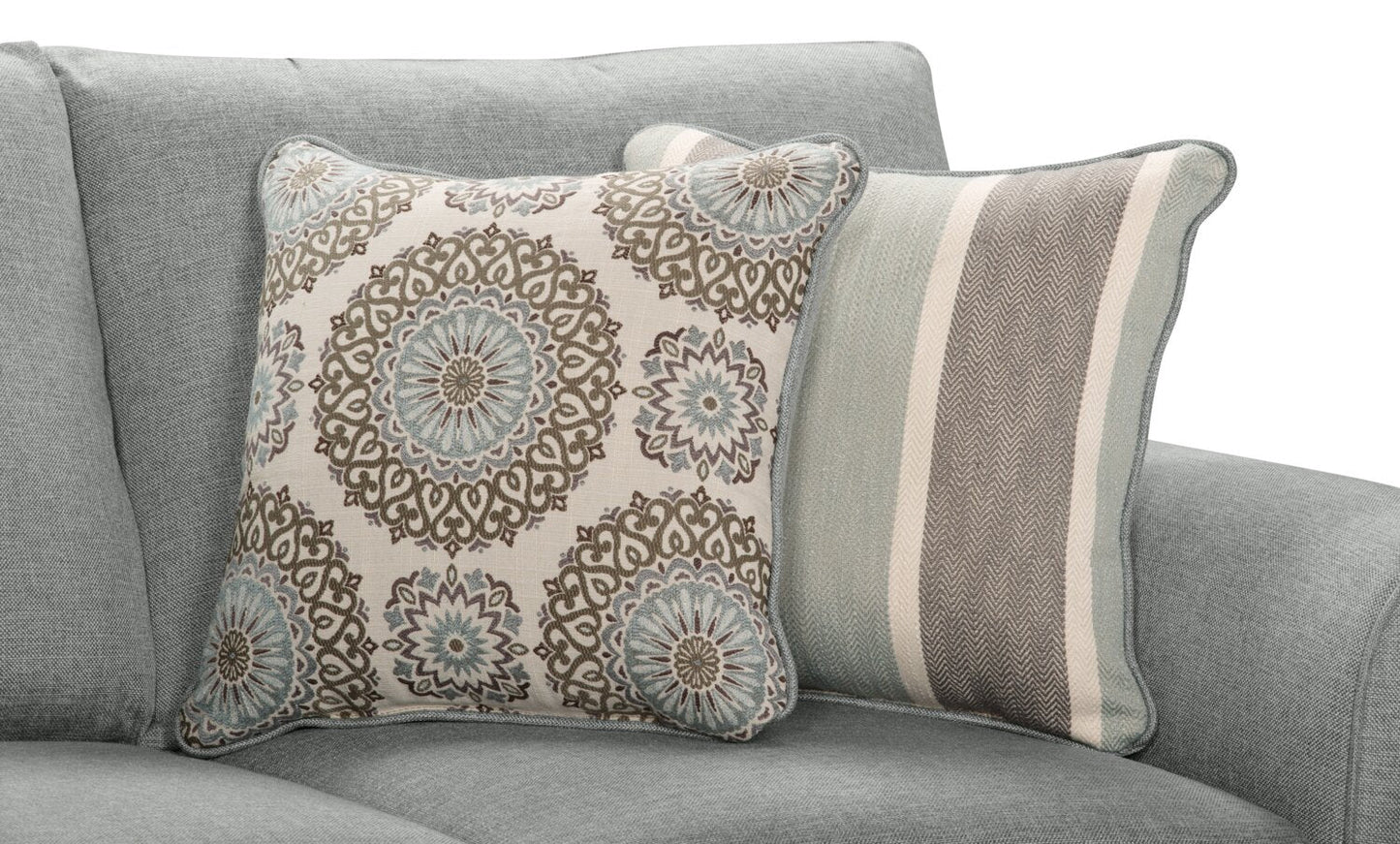Made in Canada Tula 88" Fabric Sofa with Rolled Arms and Accent Pillows - Mist Grey | Sofa Tula de 88 po fabriqué au Canada en tissu avec accoudoirs enroulés et coussins décoratifs - gris brume