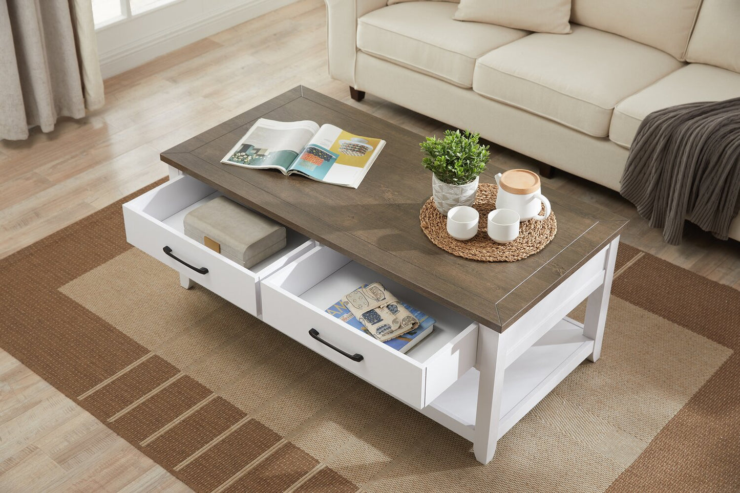 Kort & Co. Logan 23.25" Traditional Coffee Table with Storage and Shelf - White and Walnut Oak |Table à café traditionnelle Logan de Kort & Co. de 23,25 po avec rangement et tablette - blanche et chêne noyer