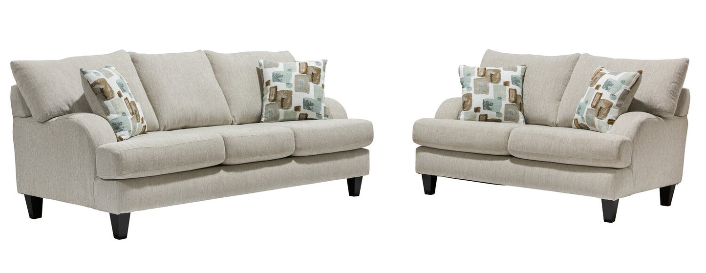 Made in Canada Nofia 80" Chenille Fabric Sofa with Two Accent Pillows and Wood Legs - Linen Beige | Sofa Nofia de 80 po fabriqué au Canada en tissu de chenille avec 2 coussins décoratifs et pattes en bois - beige lin
