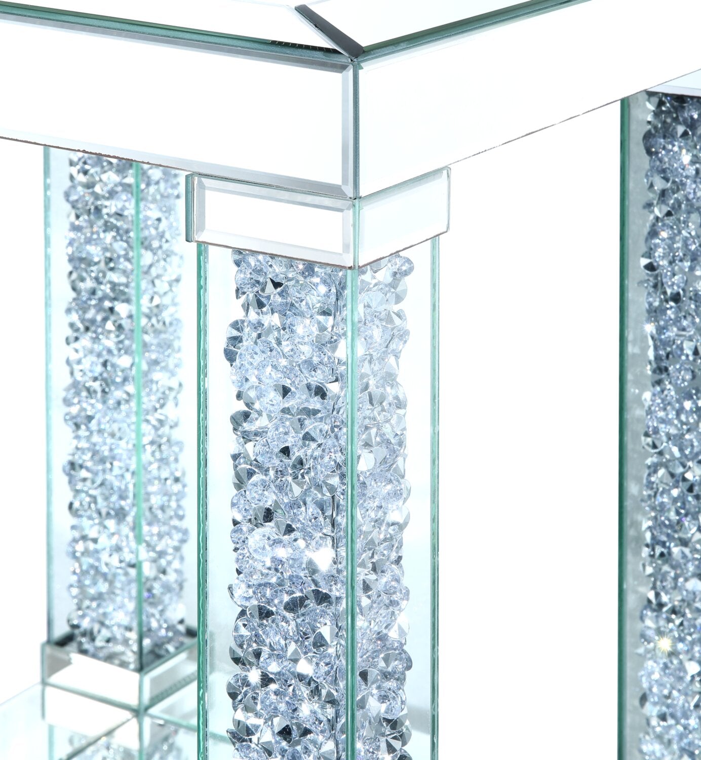 Berni 47.2" Glam Mirror & Glass Top Coffee Table with Shelf - Silver Metal with Diamond Look Legs|Table à café somptueuse Berni de 47,2 po avec dessus en miroir et en verre et tablette - métal argenté avec pattes à apparence de diamant