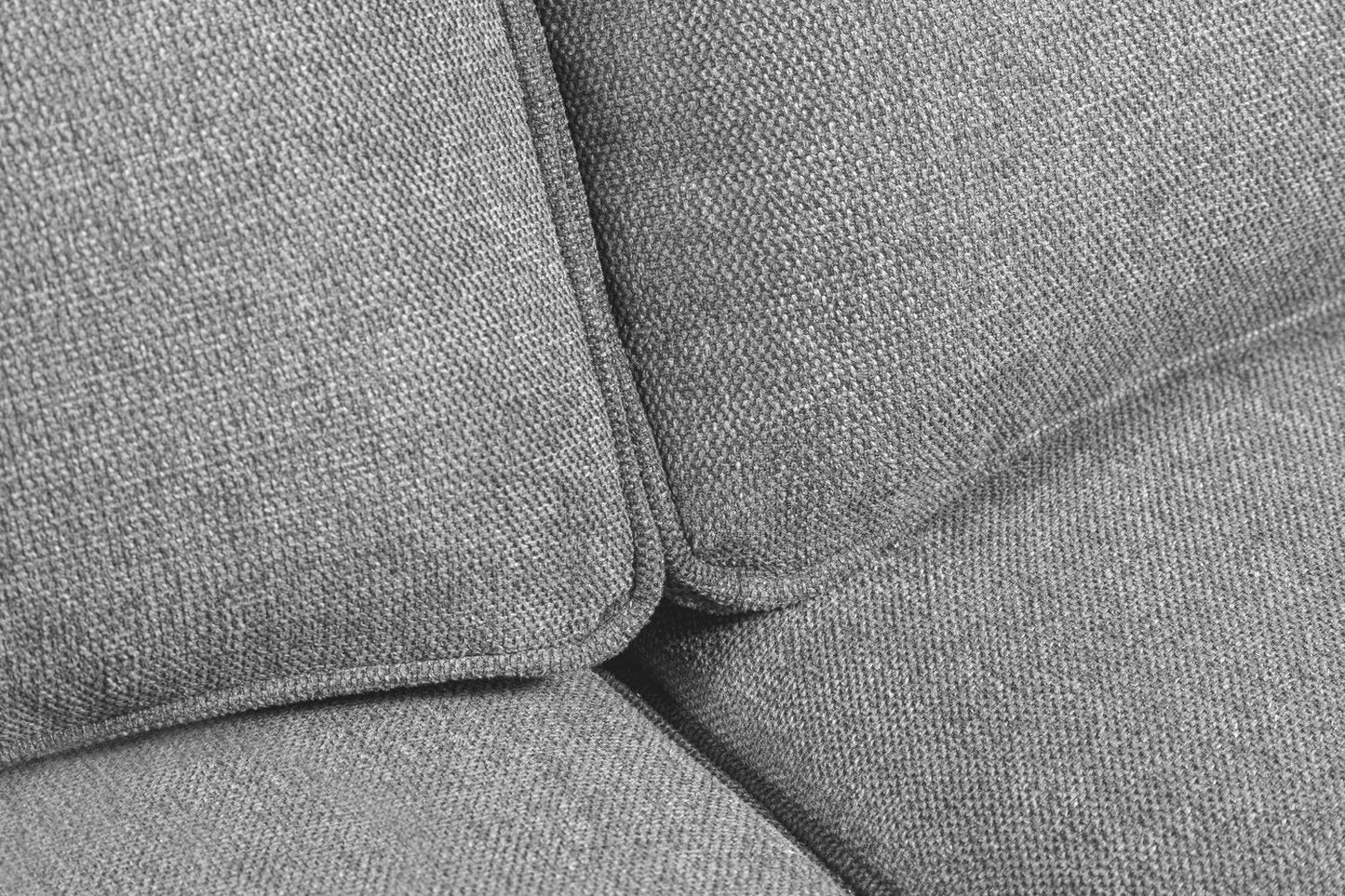 Kort & Co. Kassia 90.6" Linen-Look Fabric Sofa with Wood Base and Legs - Grey | Sofa Kassia de Kort & Co. de 90,6 po en tissu d’apparence lin avec base et pattes en bois - gris
