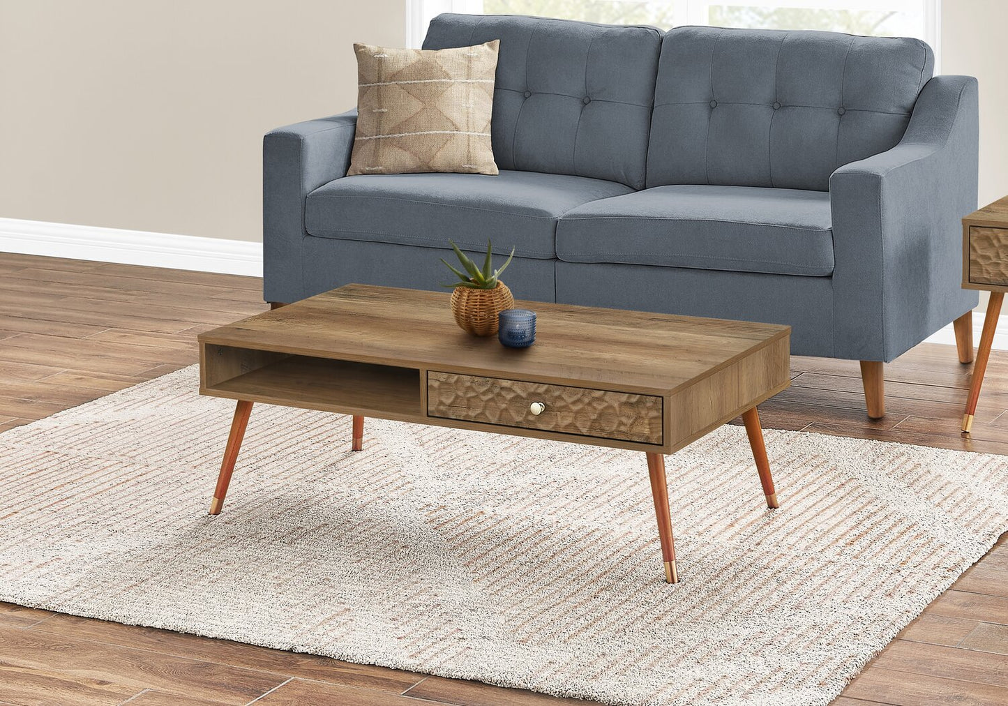 Cydney 43.5" Modern Coffee Table with Storage - Walnut Finish Wood Legs|Table à café moderne Cydney de 43,5 po avec rangement - pattes en bois au fini noyer