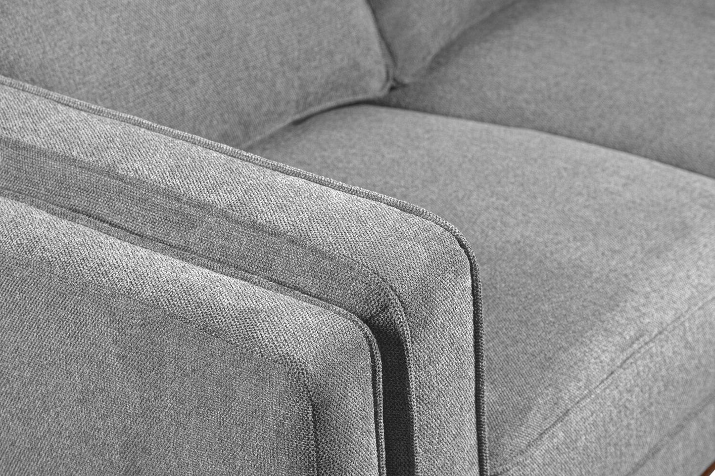 Kort & Co. Kassia 90.6" Linen-Look Fabric Sofa with Wood Base and Legs - Grey | Sofa Kassia de Kort & Co. de 90,6 po en tissu d’apparence lin avec base et pattes en bois - gris