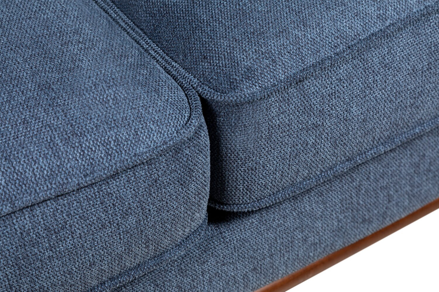 Kort & Co. Kassia 90.6" Linen-Look Fabric Sofa with Wood Base and Legs - Blue | Sofa Kassia de Kort & Co. de 90,6 po en tissu d’apparence lin avec base et pattes en bois - bleu