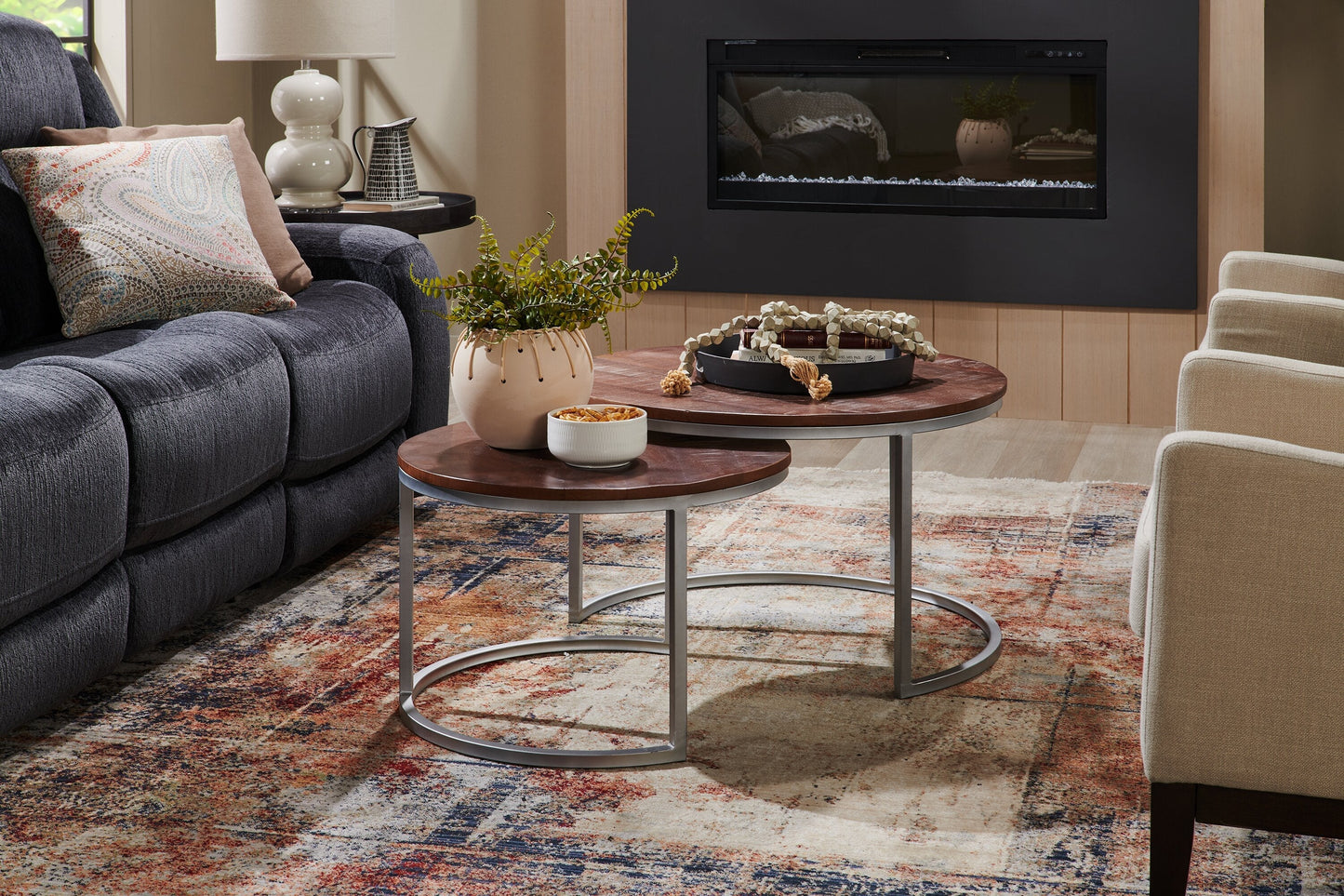 Veranasi 30" Rustic Round Nesting Coffee Tables - Washed Light Brown Wood Top and Iron Legs|Tables à café gigognes rondes rustiques Veranasi de 30 po - dessus en bois brun clair délavé et pattes en fer