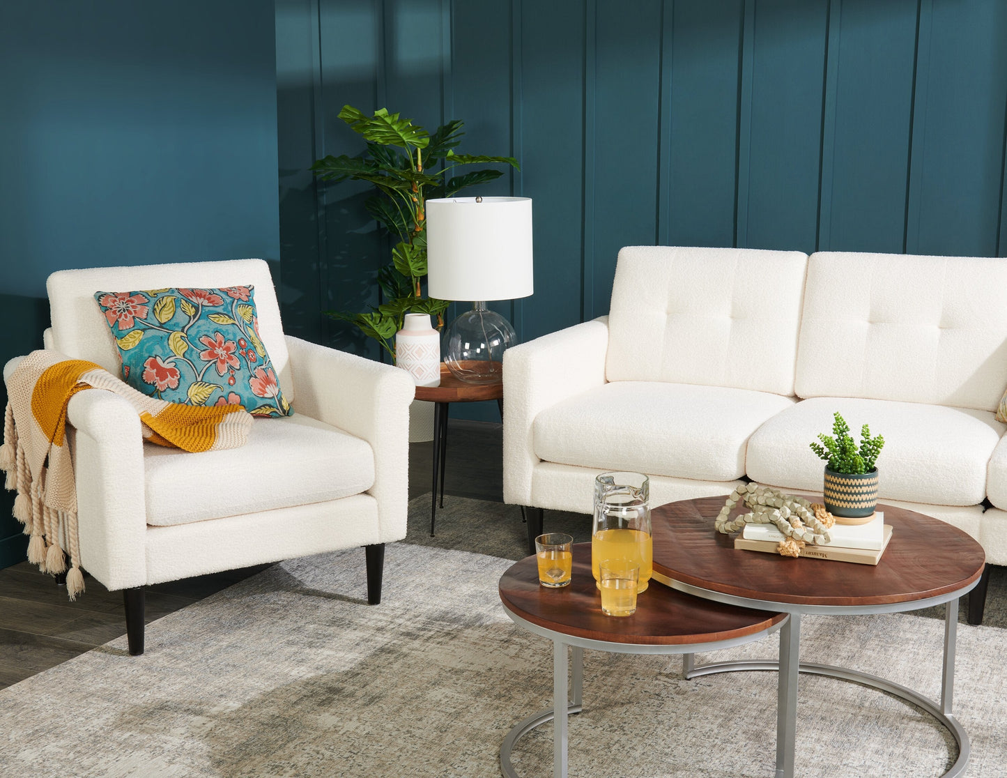 Veranasi 30" Rustic Round Nesting Coffee Tables - Washed Light Brown Wood Top and Iron Legs|Tables à café gigognes rondes rustiques Veranasi de 30 po - dessus en bois brun clair délavé et pattes en fer