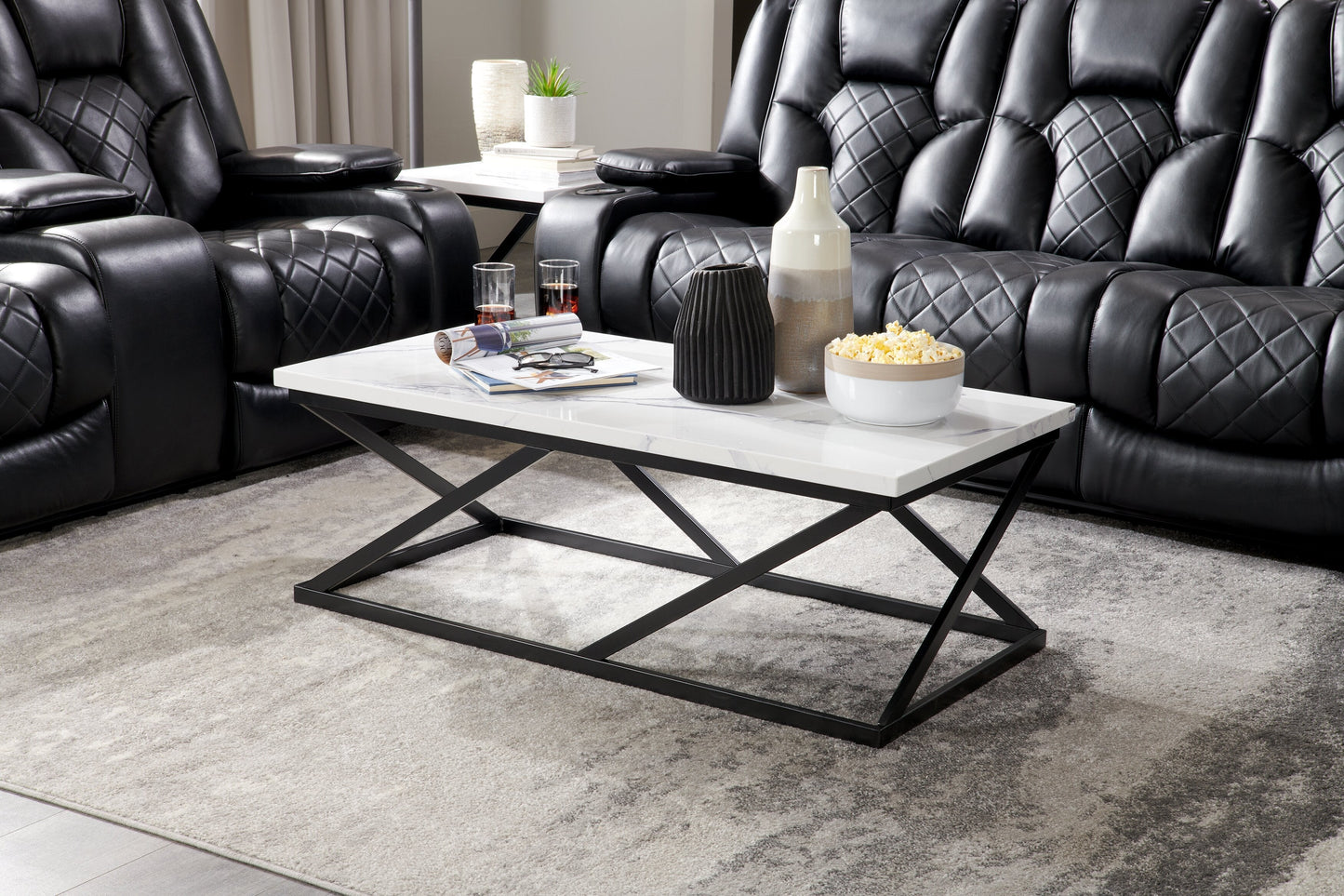 Verona 47.25" Modern Coffee Table - White Marble Look with Black Metal Base|Table à café moderne Verona de 47,25 po - imitation de marbre blanc avec base en métal noir