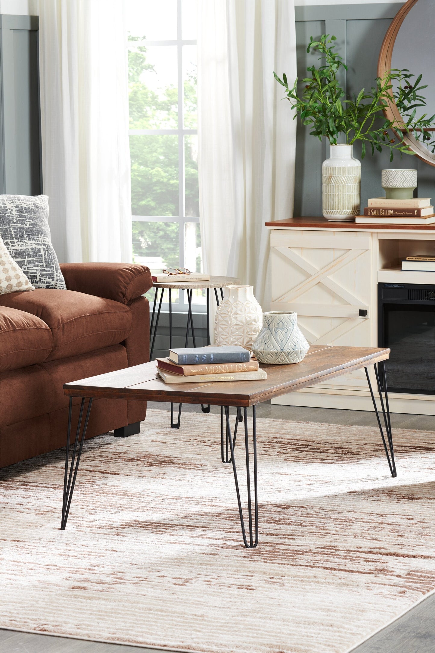 Woodland 23.4" Rustic Coffee Table - Brown Oak Finish with Metal Legs|Table à café rustique Woodland de 23,4 po - fini chêne brun avec pattes en métal