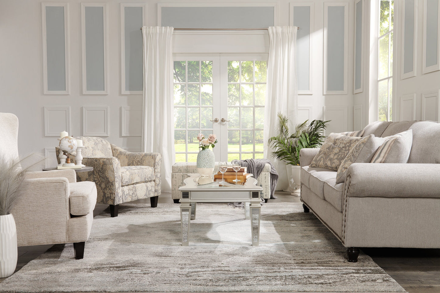 Made in Canada Wynn 93" Chenille Fabric Sofa with Nailhead Trim and Wood Bun Legs - Grey | Sofa Wynn de 93 po fabriqué au Canada en tissu de chenille avec bordure de clous décoratifs et pattes en oignon en bois - gris