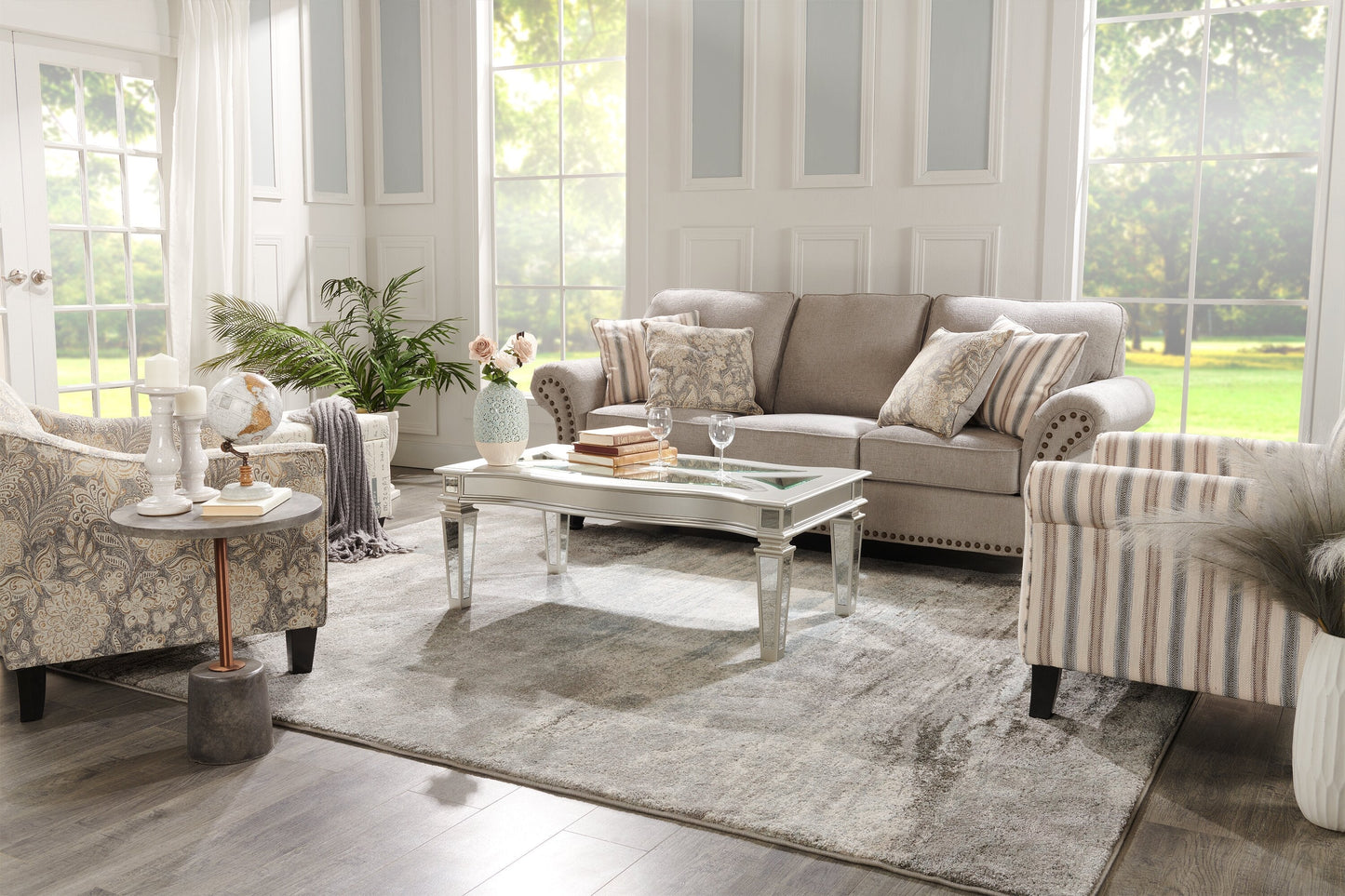 Made in Canada Wynn 93" Chenille Fabric Sofa with Nailhead Trim and Wood Bun Legs - Grey | Sofa Wynn de 93 po fabriqué au Canada en tissu de chenille avec bordure de clous décoratifs et pattes en oignon en bois - gris