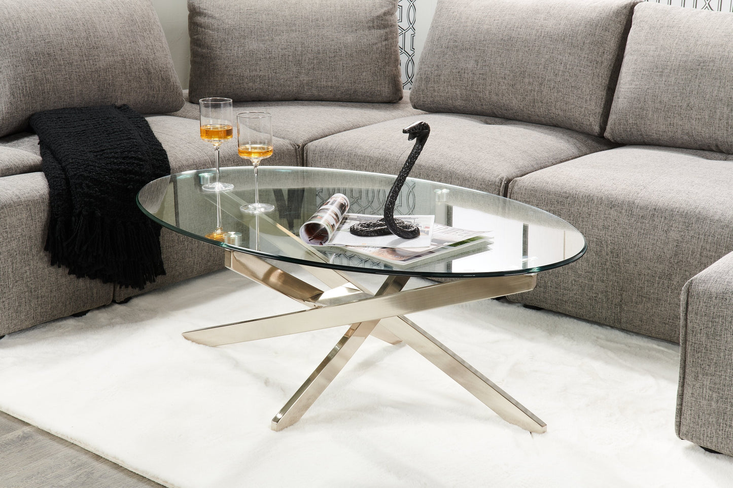 Zila 48" Modern Round Glass Top Coffee Table - Silver with Stainless Steel Base|Table à café ronde moderne Zila de 48 po avec dessus en verre - argentée avec base en acier inoxydable