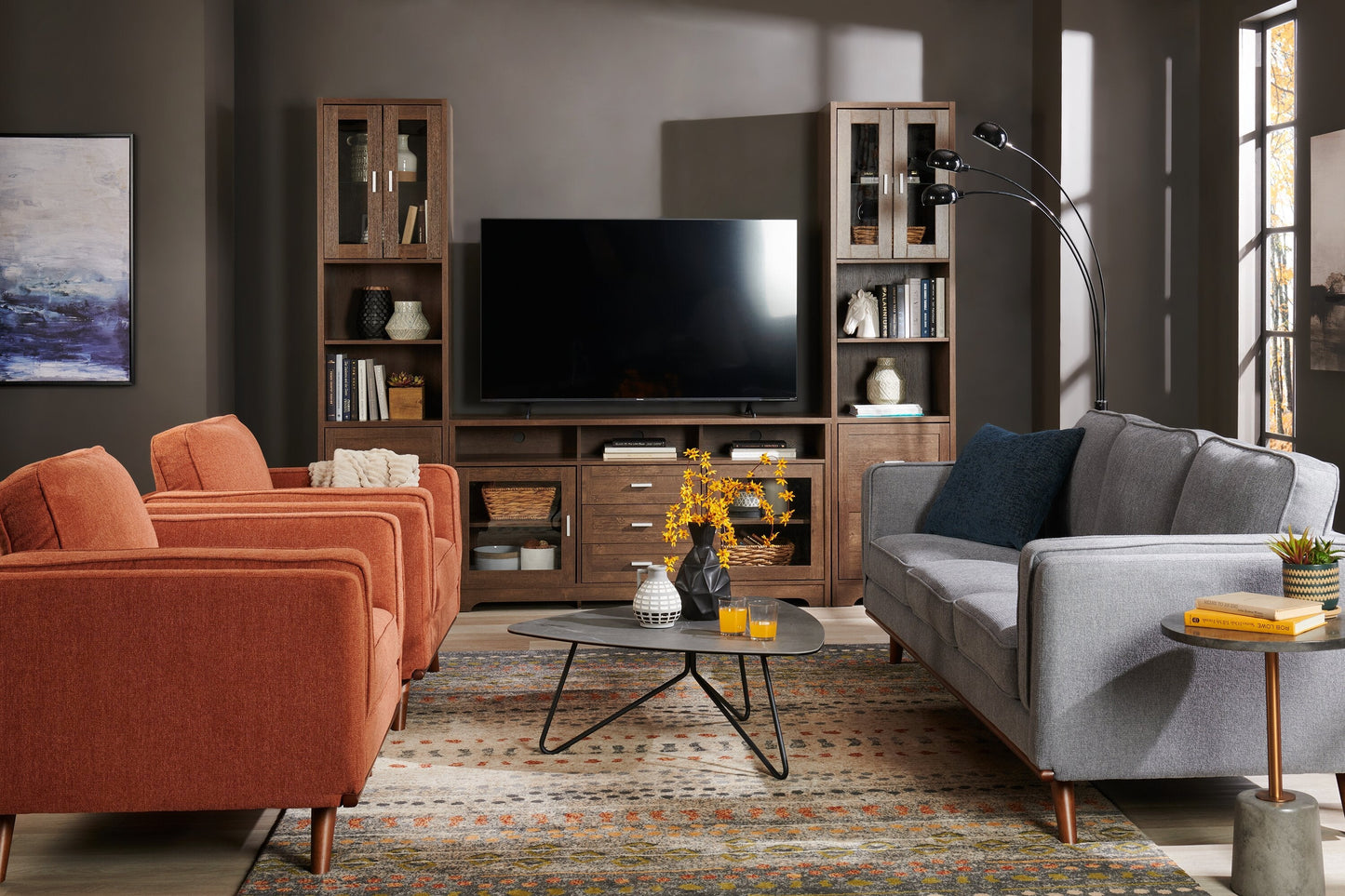 Hamilton 37.99" Modern Triangular Coffee Table - Grey Marble Look Top with Black Metal Legs|Table à café triangulaire moderne Hamilton de 37,99 po - dessus en imitation de marbre gris avec pattes en métal noir