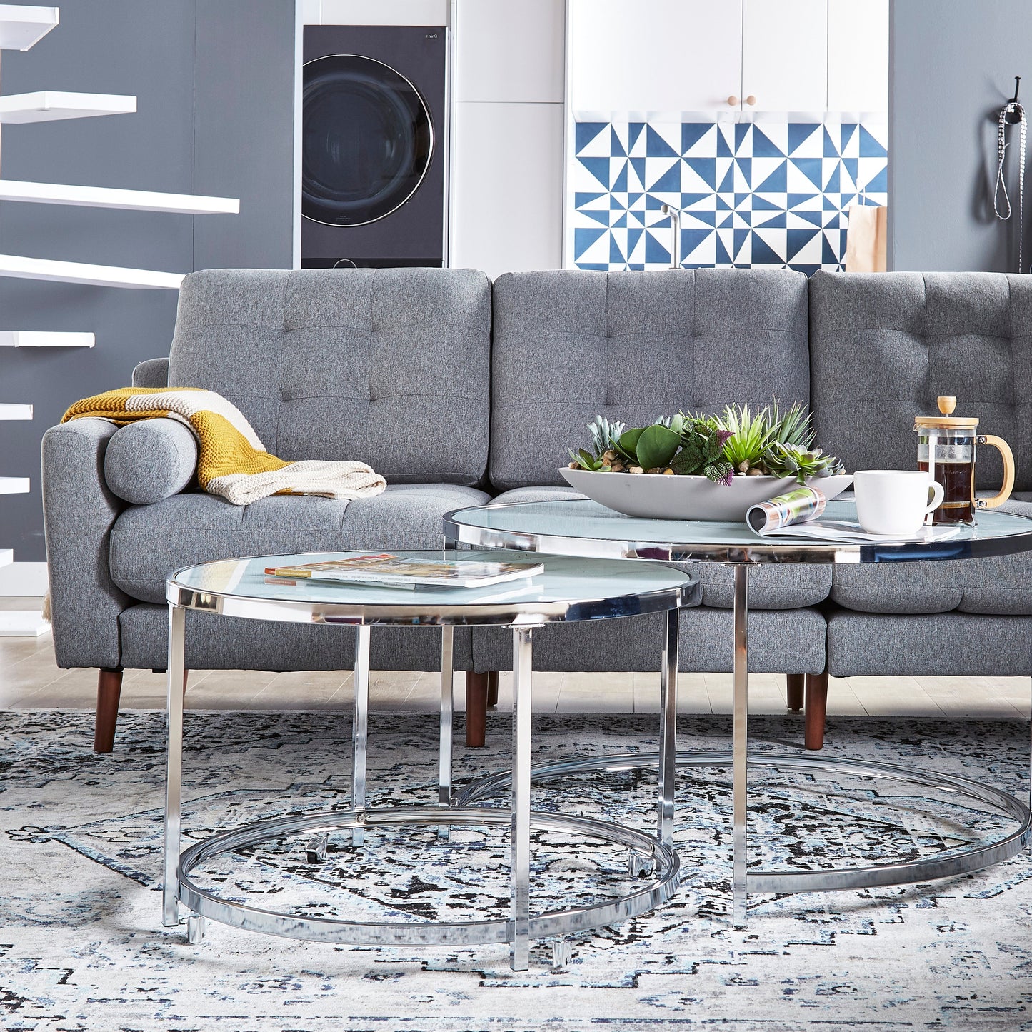 Josie 36" Glam Round Glass Top Nesting Coffee Tables - Grey Marble Look with Metal Legs|Tables à café gigognes rondes somptueuses Josie de 36 po avec dessus en verre - imitation de marbre gris avec pattes en métal