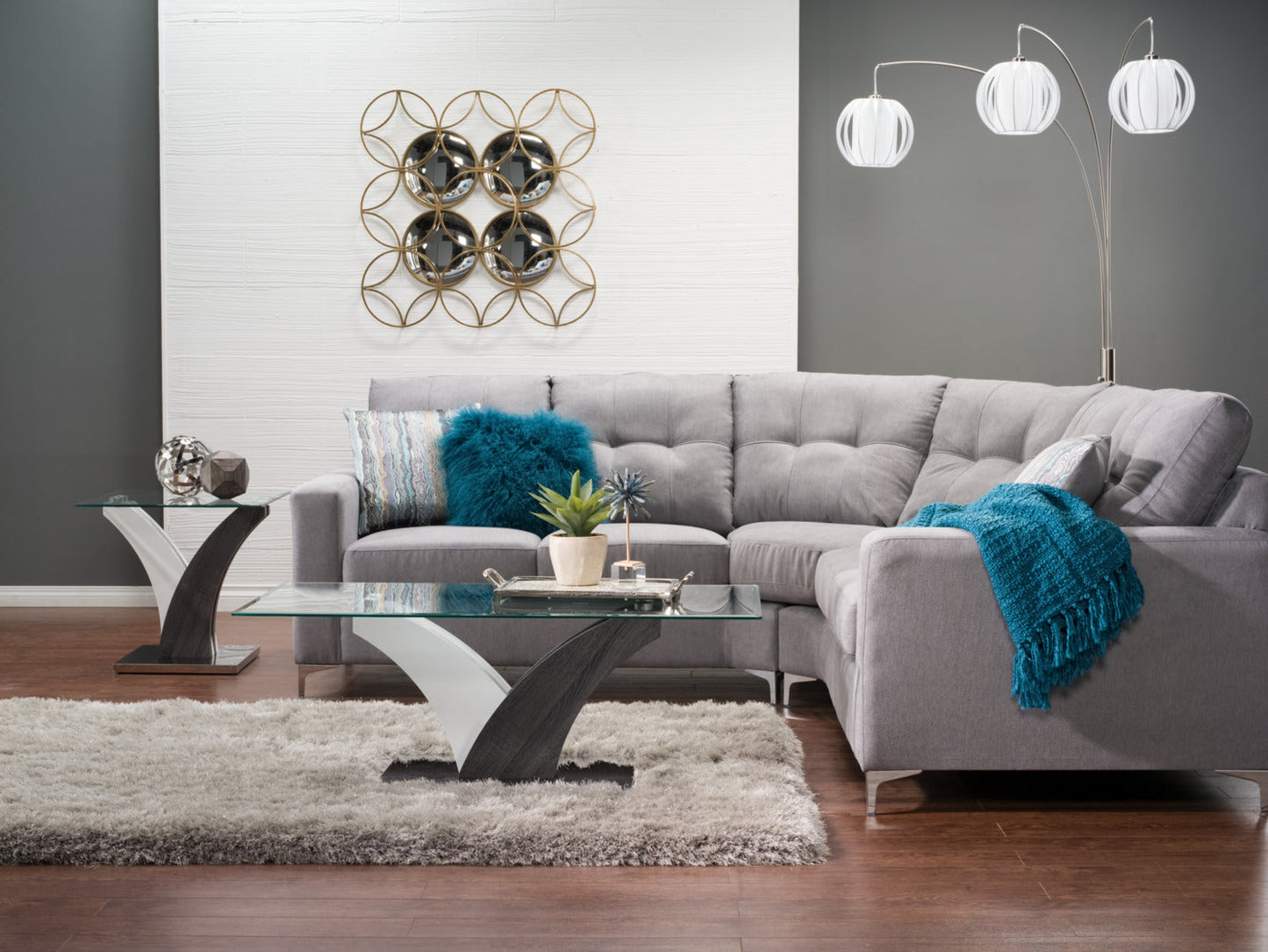 Tuxedo 48" Modern Glass Top Coffee Table - White and Grey with Metal Base|Table à café moderne Tuxedo de 48 po avec dessus en verre - blanche et grise avec base en métal