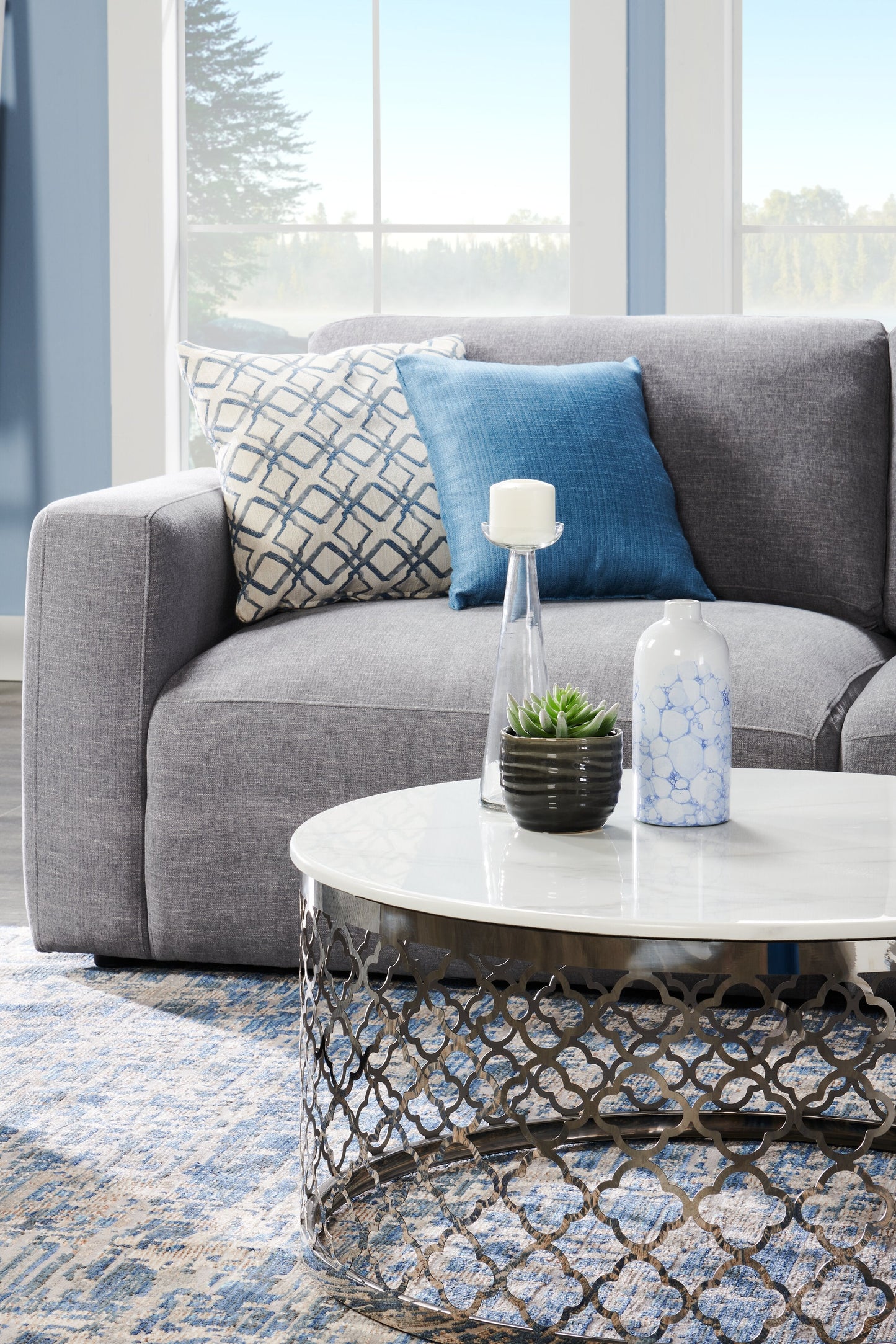 Belle 36" Glam Round Sofa Table - White Marble Top with Stainless Steel Base|Table de salon ronde somptueuse Belle de 36 po - dessus en marbre blanc avec base en acier inoxydable