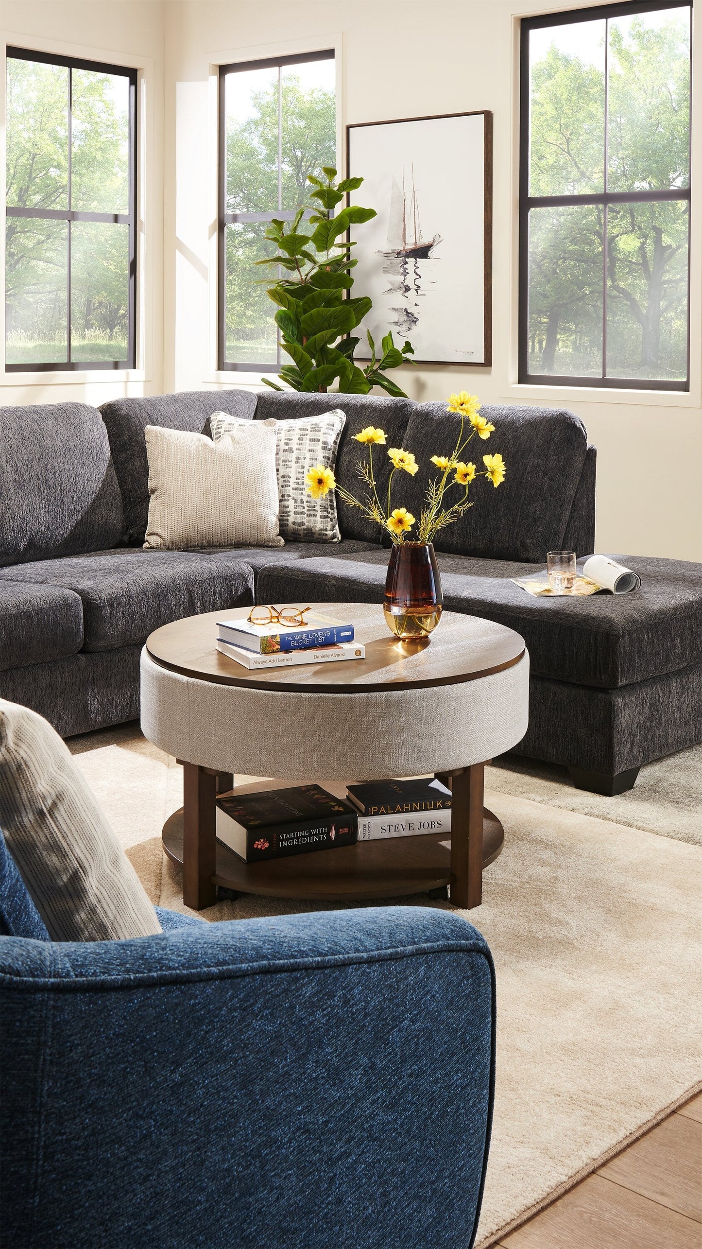 Elroy 33" Rustic Round Lift Top Coffee Table With Storage, Shelf and Casters - Brown and Grey with Fabric Edge|Table à café ronde rustique Elroy de 33 po avec dessus relevable, rangement, tablette et roulettes - brune et grise avec bordure en tissu