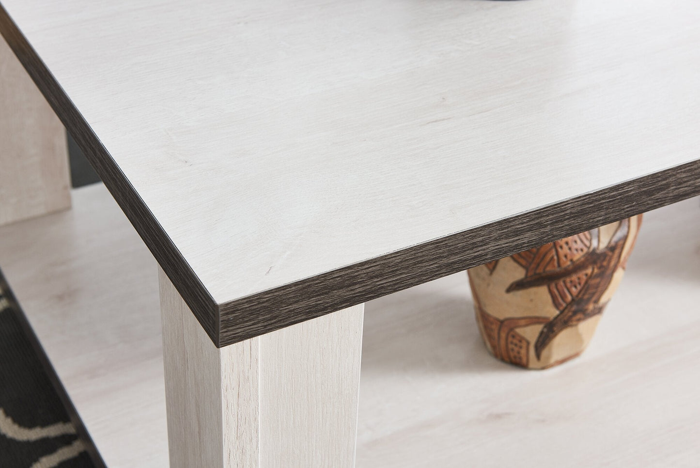 Flynn 47.25" Modern Coffee Table with Shelf and Casters - White and Grey |Table à café moderne Flynn de 47,25 po avec tablette et roulettes - blanche et grise