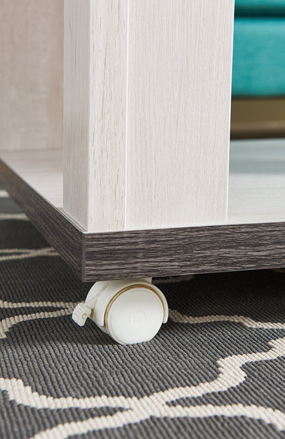 Flynn 47.25" Modern Coffee Table with Shelf and Casters - White and Grey |Table à café moderne Flynn de 47,25 po avec tablette et roulettes - blanche et grise